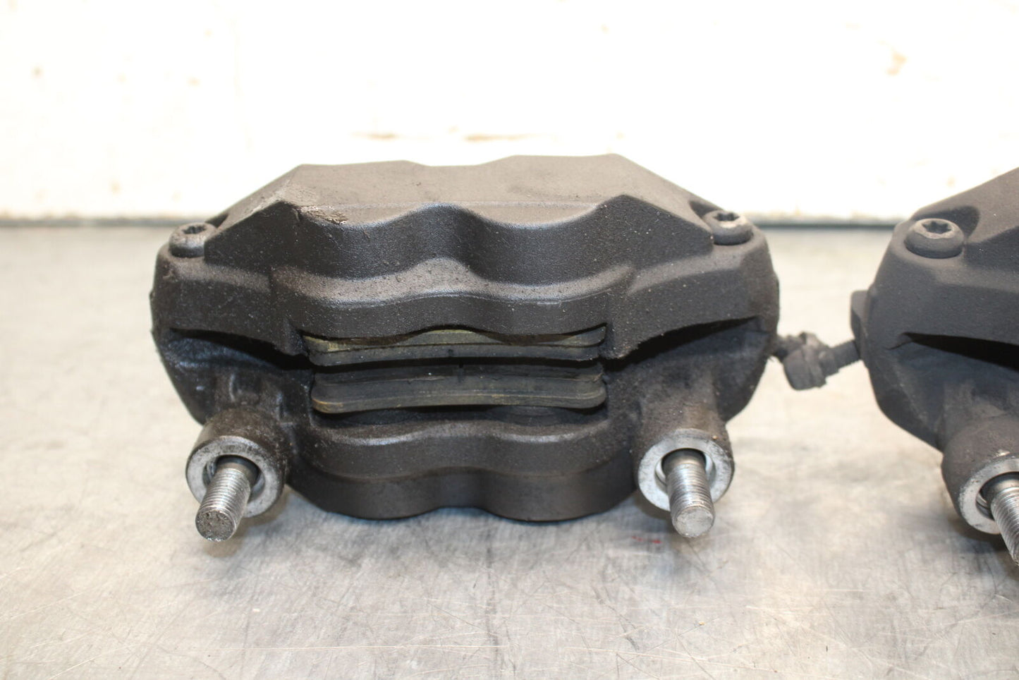 06-07 SUZUKI GSXR 600 RIGHT LEFT FRONT BRAKE CALIPER SET PAIR CALIPERS BB737