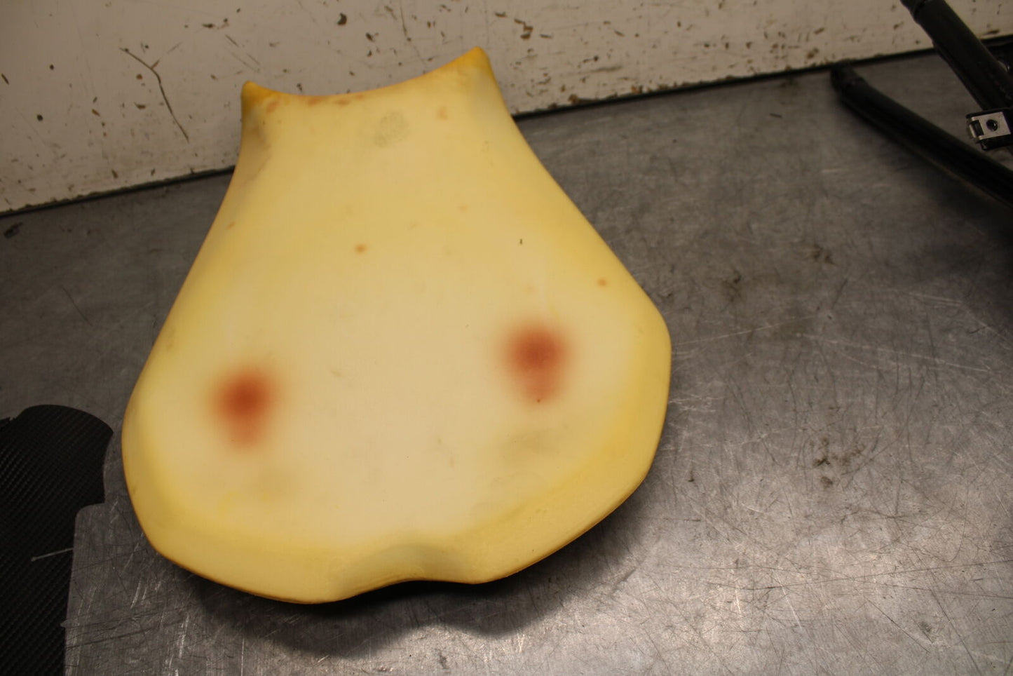08-10 DUCATI 848 FRONT DRIVERS SEAT PAD SADDLE PILLION BB705