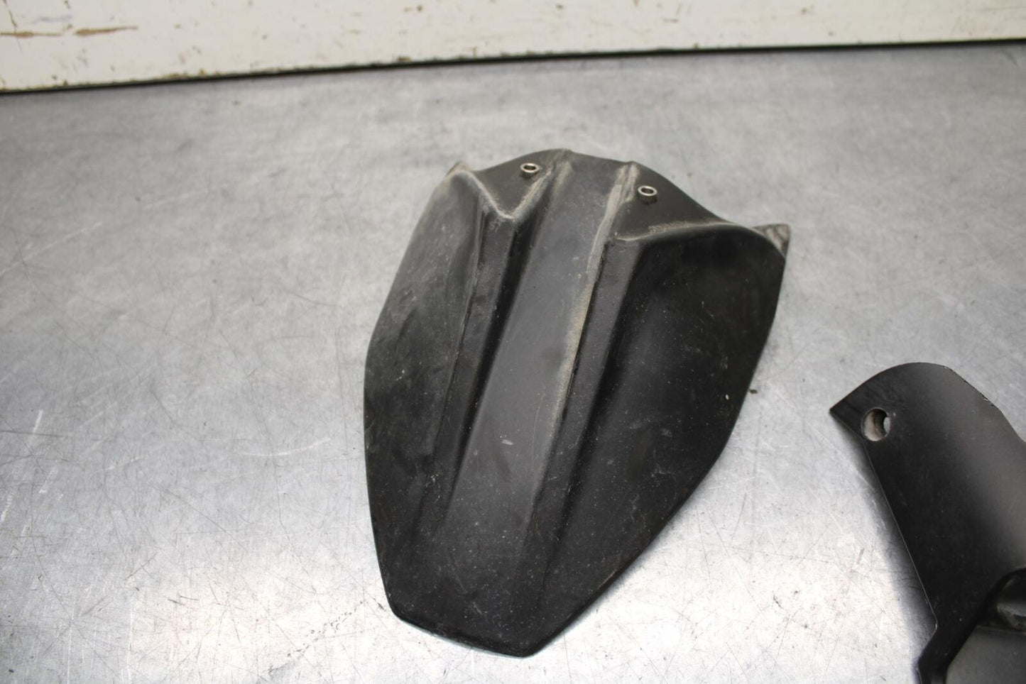 20-24 KTM 890 DUKE R REAR BACK WHEEL TIRE HUGGER FENDER BB627