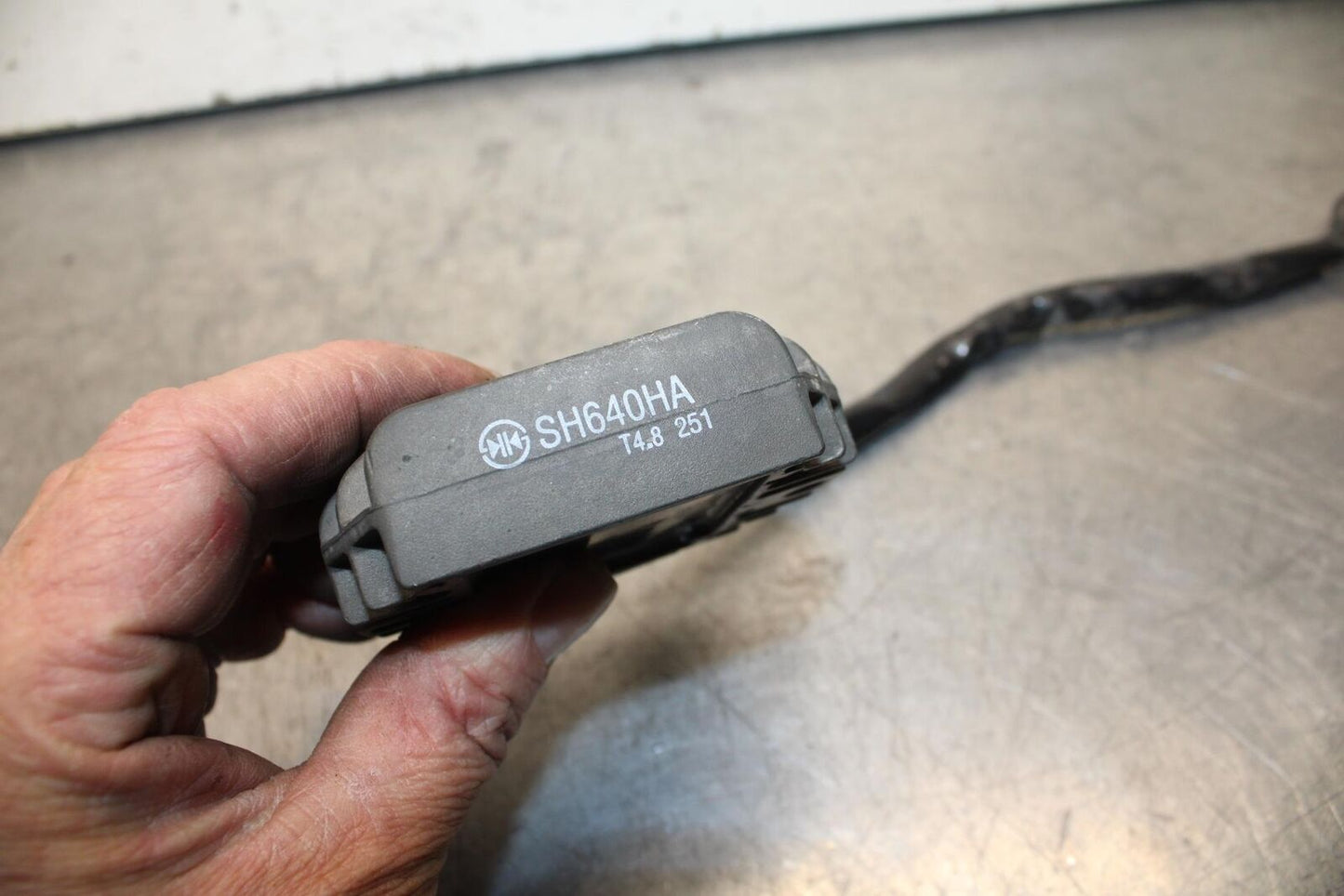 04-09 SUZUKI GS 500 FH GS500F RECTIFIER VOLTAGE REGULATOR BB97