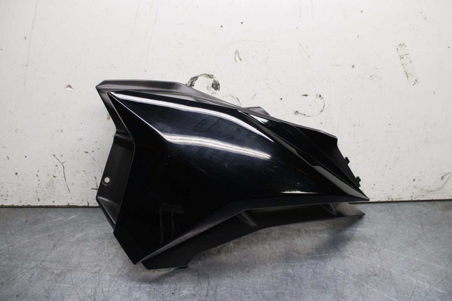 21-24 APRILIA TUONO 660 FACTORY RIGHT FRONT UPPER MID SIDE FAIRING PLASTIC BB733