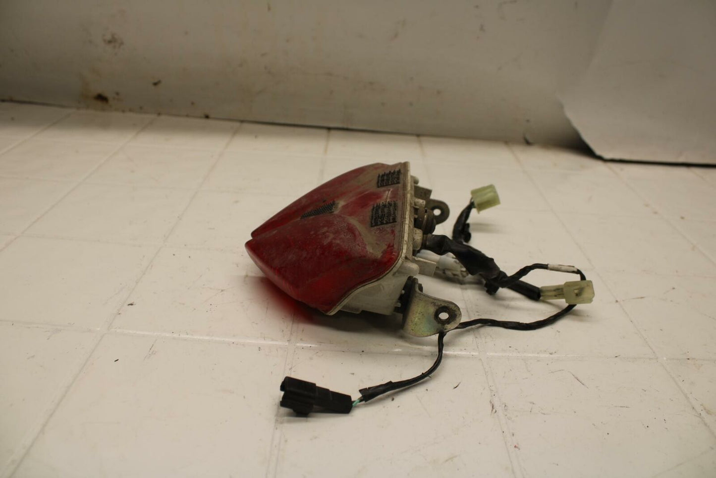 08-10 SUZUKI GSXR750 REAR TAIL TAILLIGHT BACK BRAKE LIGHT BB396