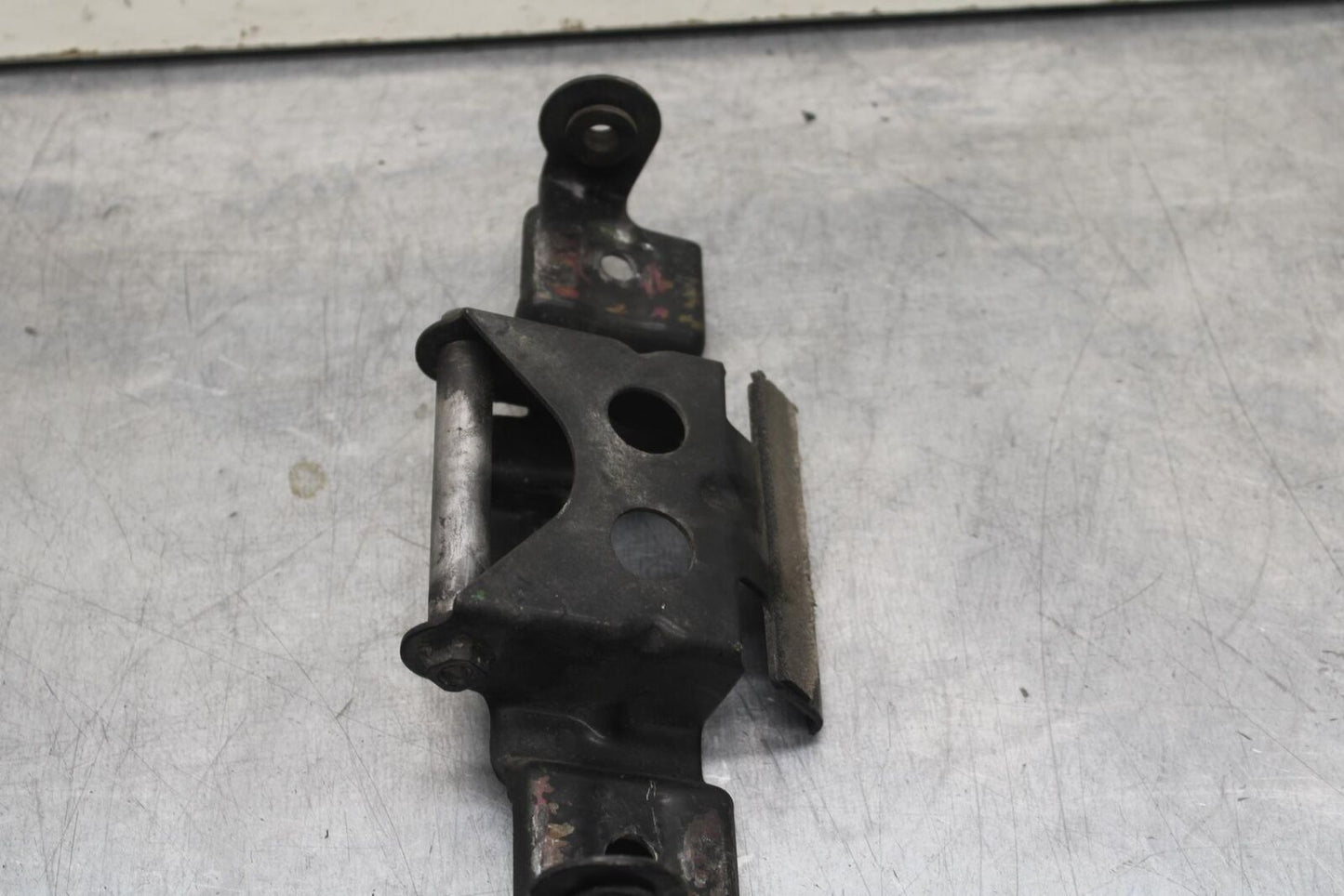 1999 Suzuki GSXR600 FRONT GAS TANK BRACKET MOUNT BB608