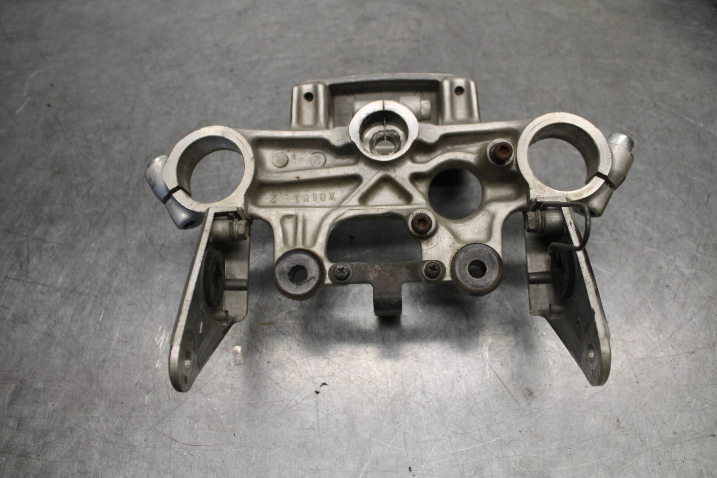 85-86 SUZUKI MADURA 1200 FORKS UPPER TRIPLE TREE CLAMP BB691