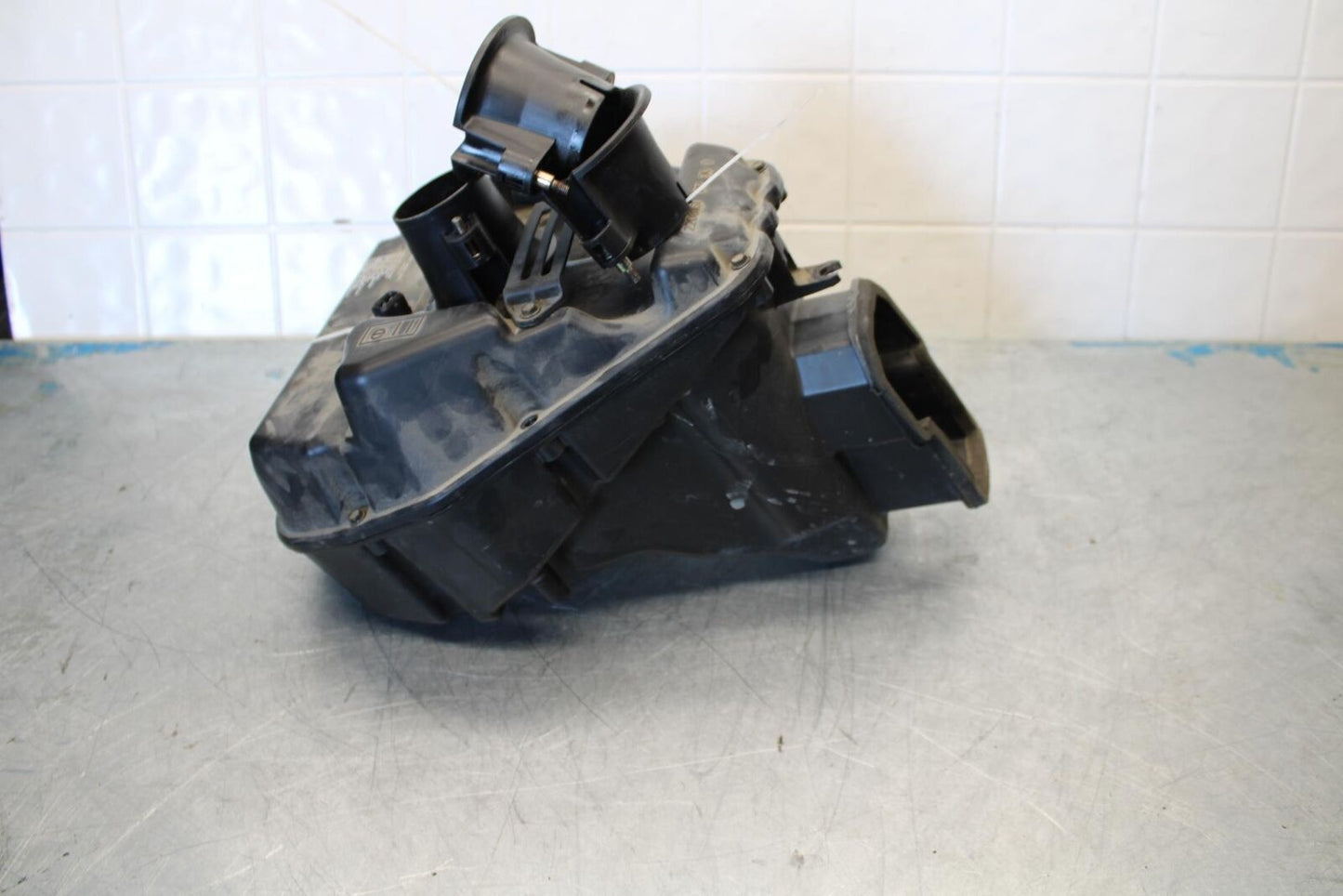 2006 Triumph Daytona 675 Triple AIRBOX AIR INTAKE FILTER BOX BB434