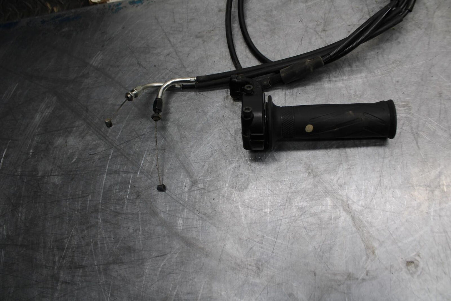 17-19 YAMAHA FZ09 THROTTLE CABLE LINE HOUSING GUIDE BB480