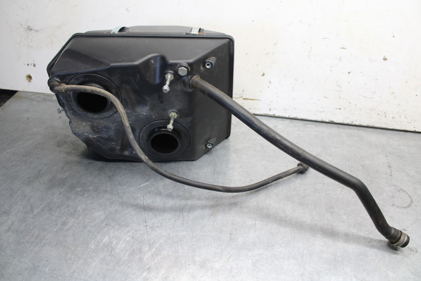 06-07 DUCATI MONSTER 695 AIRBOX AIR INTAKE FILTER BOX BB674