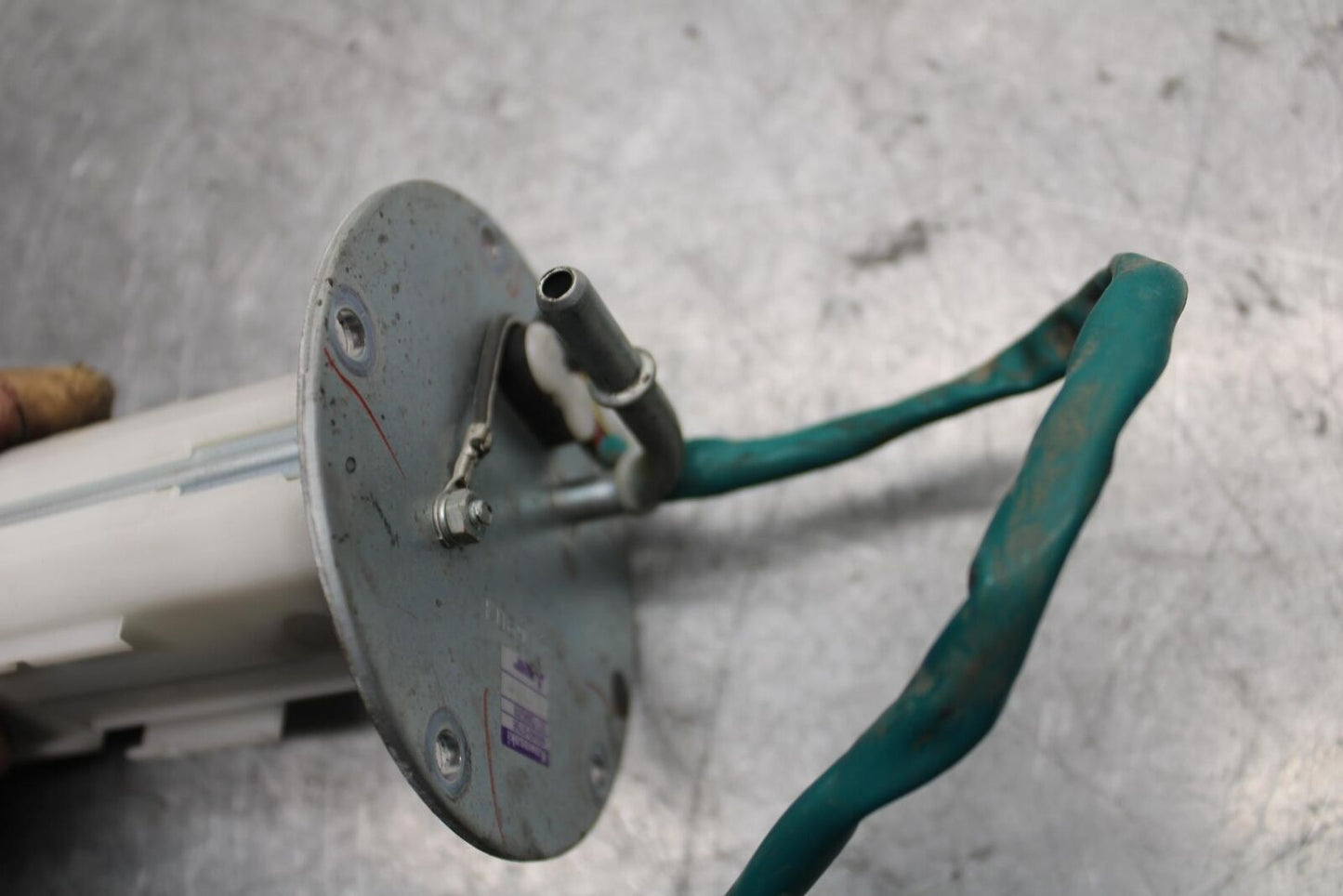 17 KAWASAKI Z900 ZR900 FUEL PUMP GAS PETROL SENDER UNIT BB549