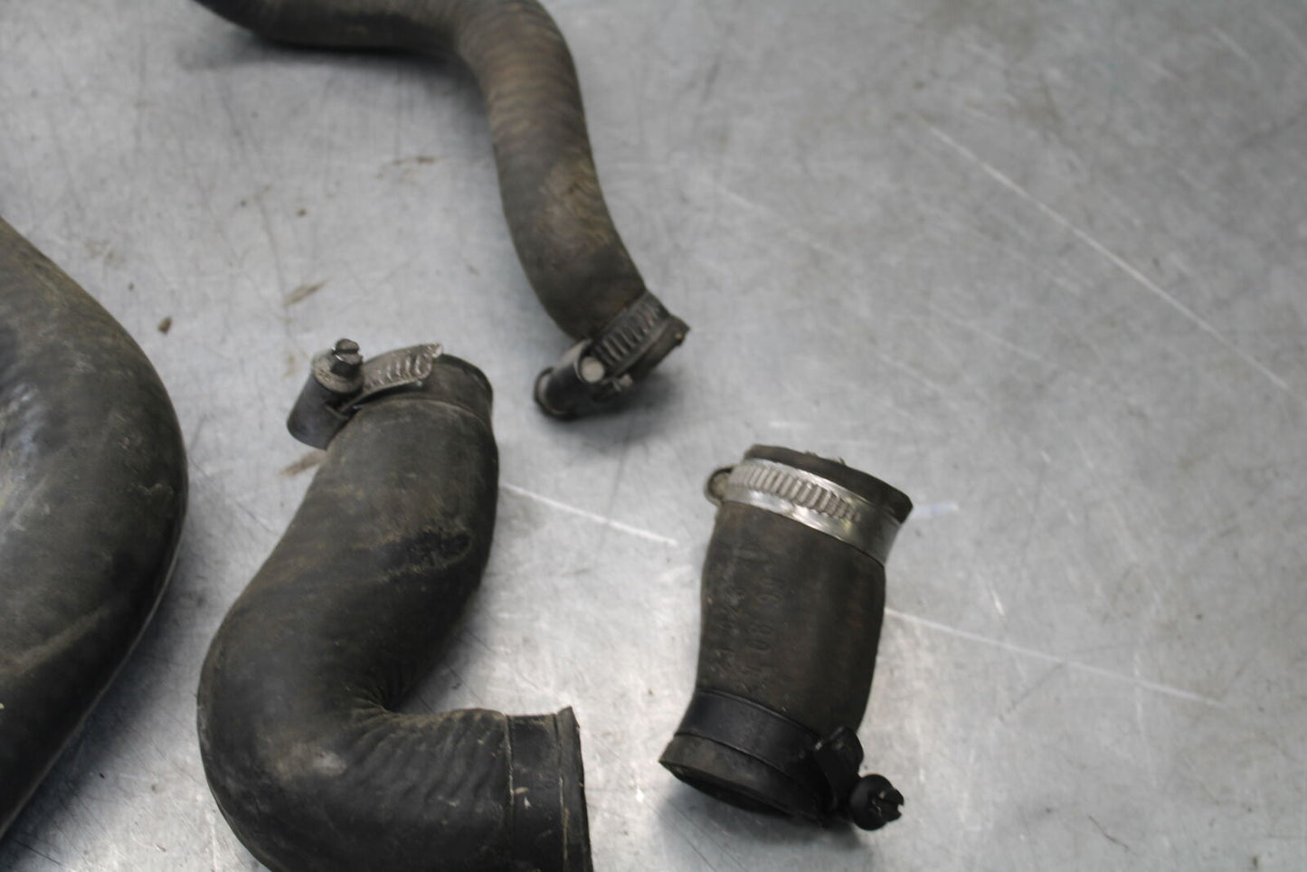 01-06 TRIUMPH TIGER 955I RADIATOR HOSES ENGINE COOLANT WATER PIPES SET BB693