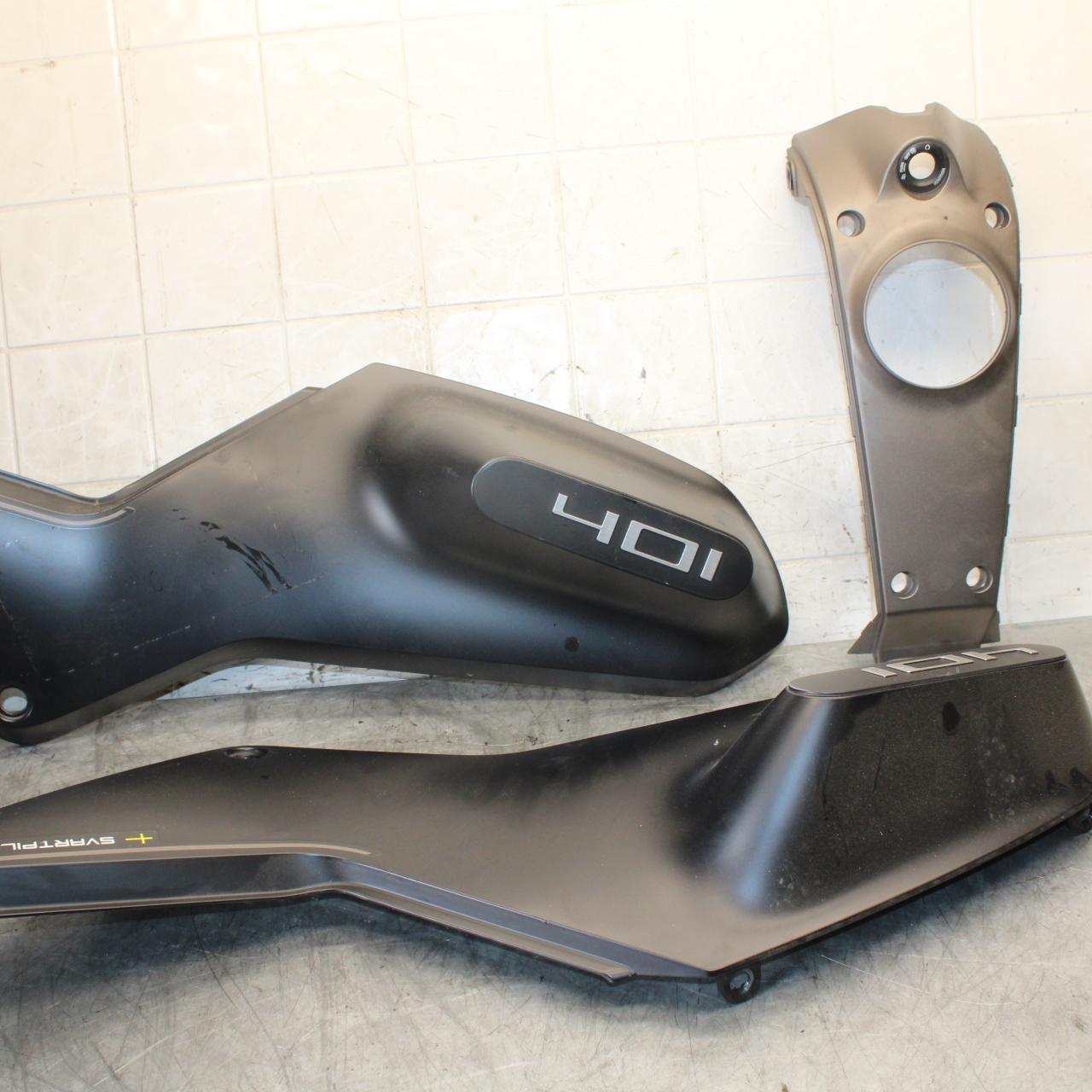 22-23 HUSQVARNA SVARTTPILEN 401 SIDE FAIRING TANK COWL SET BB541