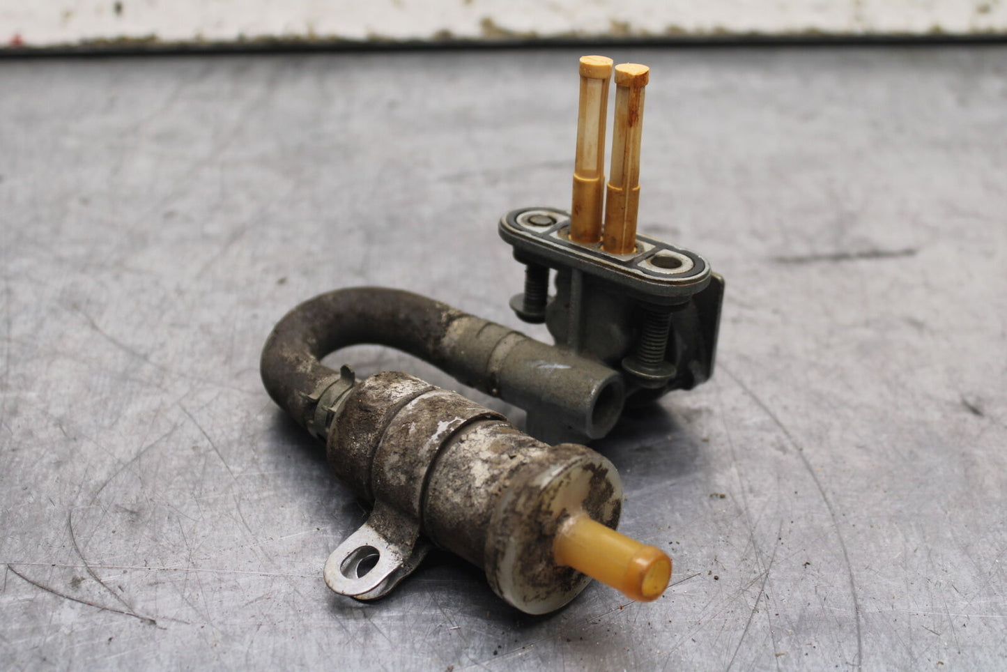 96-07 YAMAHA YZF600R FUEL GAS TANK PETCOCK SHUT ON OFF VALVE BB746