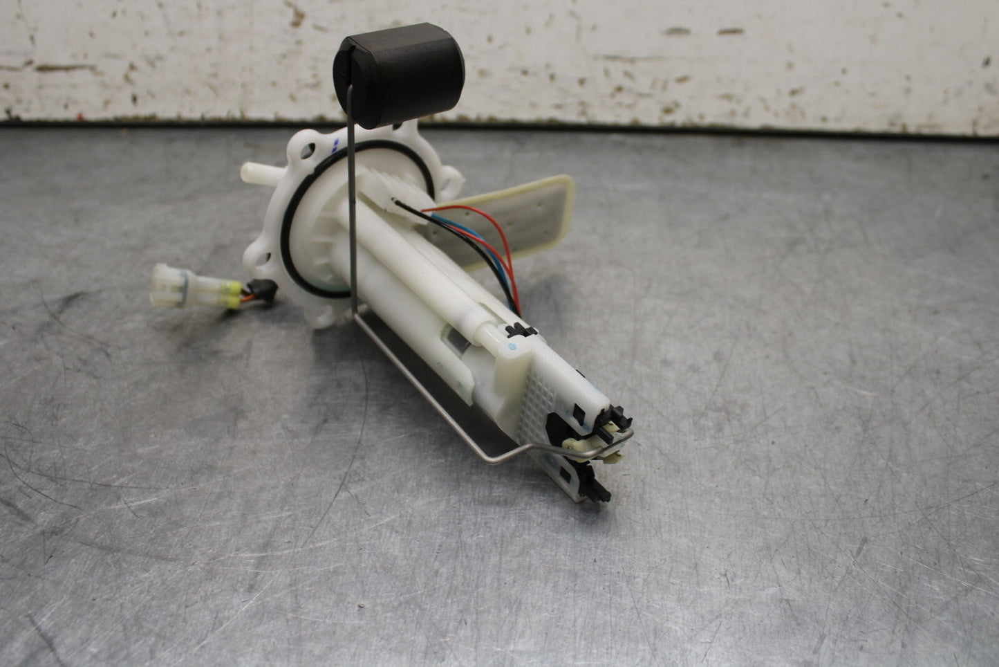 17-24 KTM 390 DUKE FUEL PUMP GAS PETROL SENDER UNIT BB734