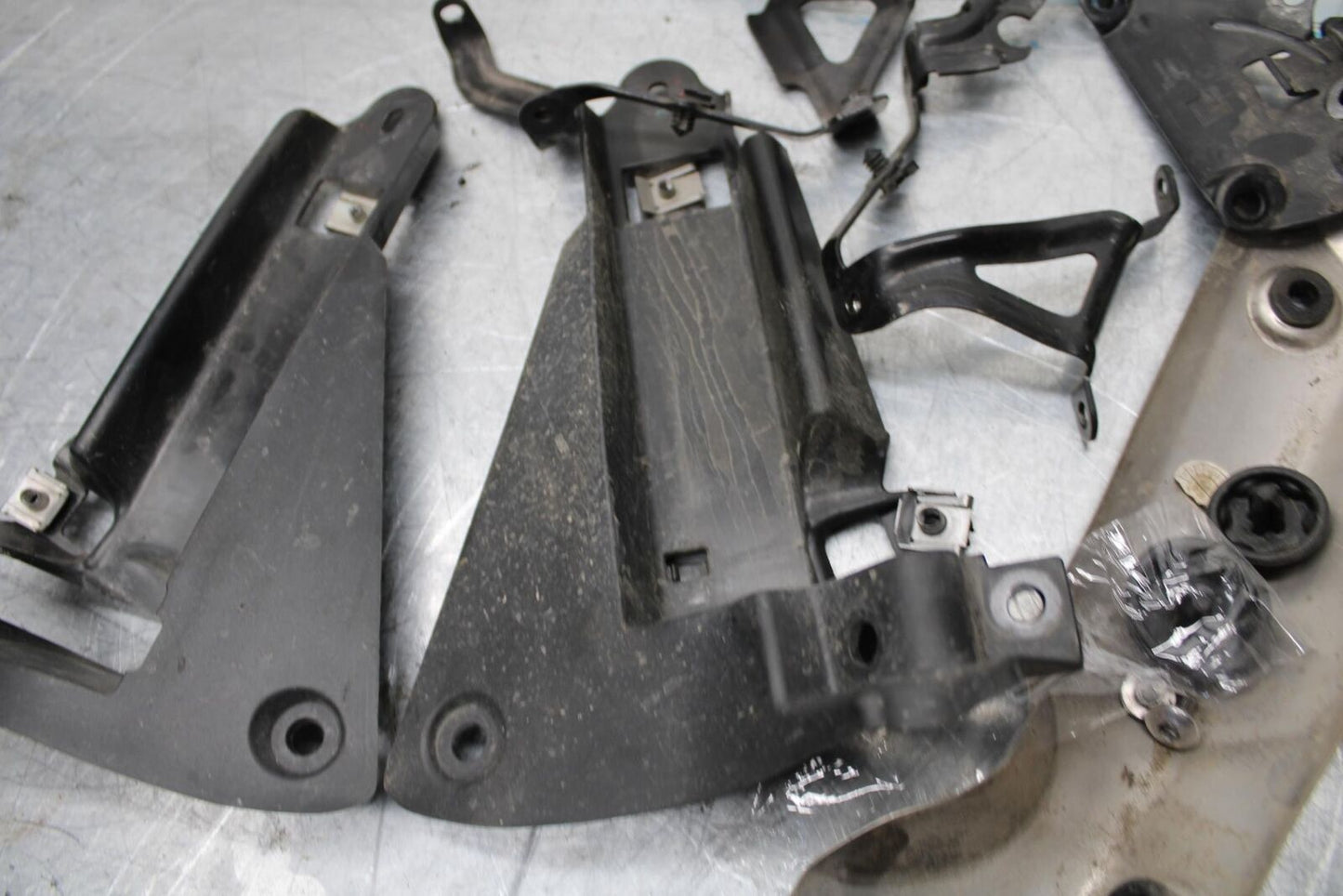 14-15 TRIUMPH STREET TRIPLE R LEFT OVER BRACKET MOUNT BB441