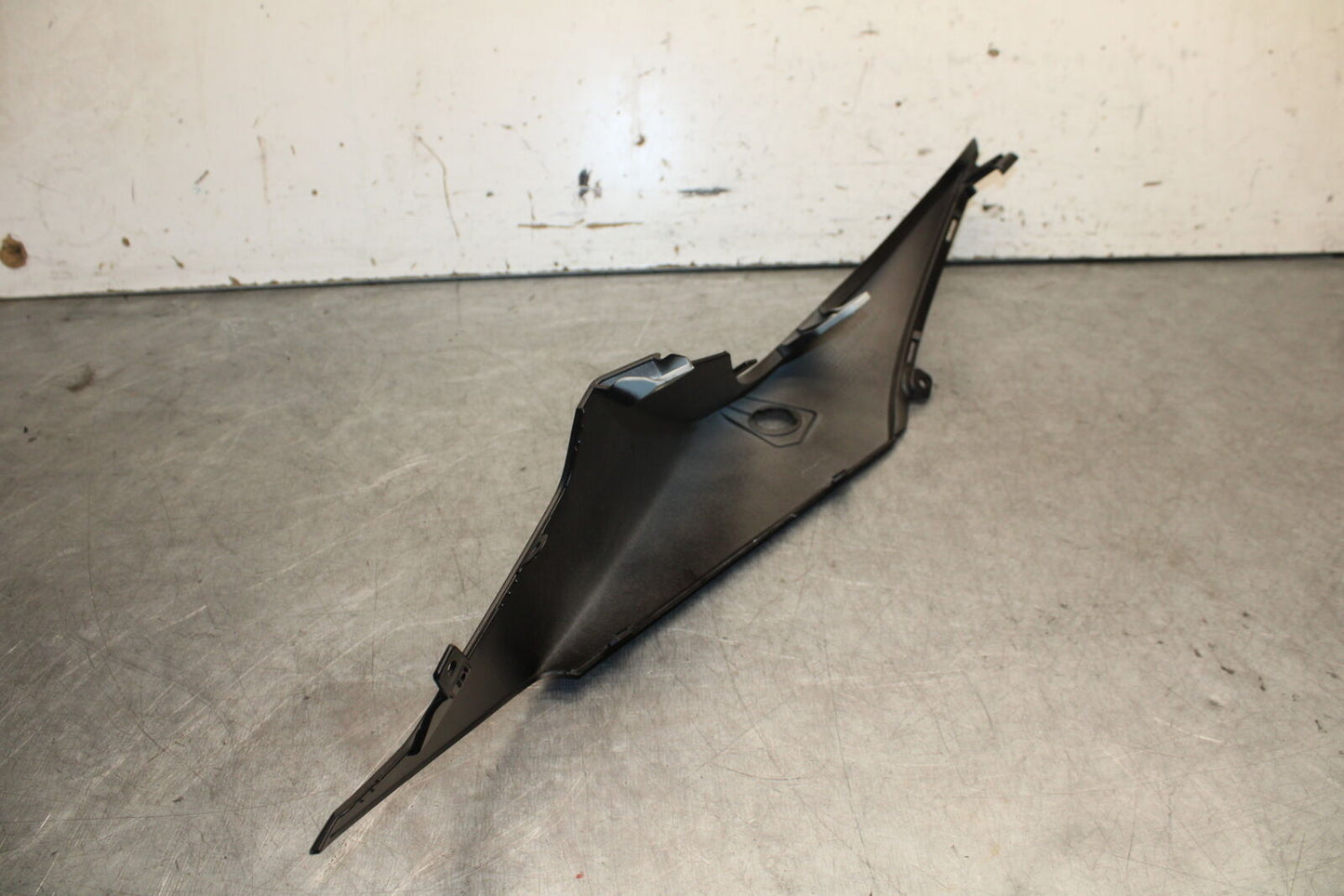 21-24 APRILIA RSV4 LEFT REAR BACK TAIL FAIRING COWL SHROUD BB668