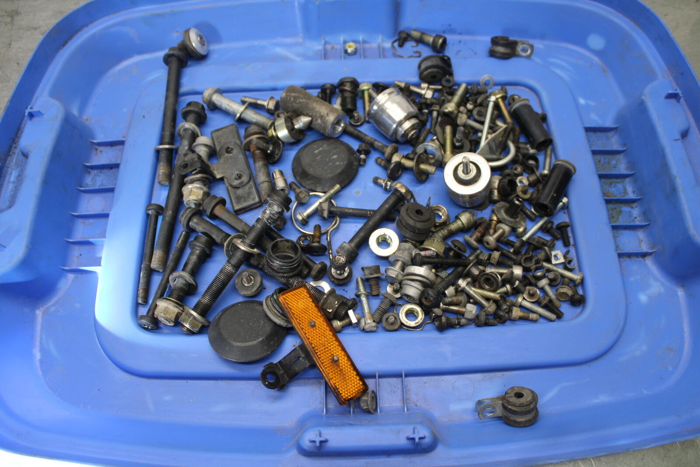 01-06 TRIUMPH TIGER 955I MOUNTING BOLTS HARDWARE MOTOR SCREWS BB693