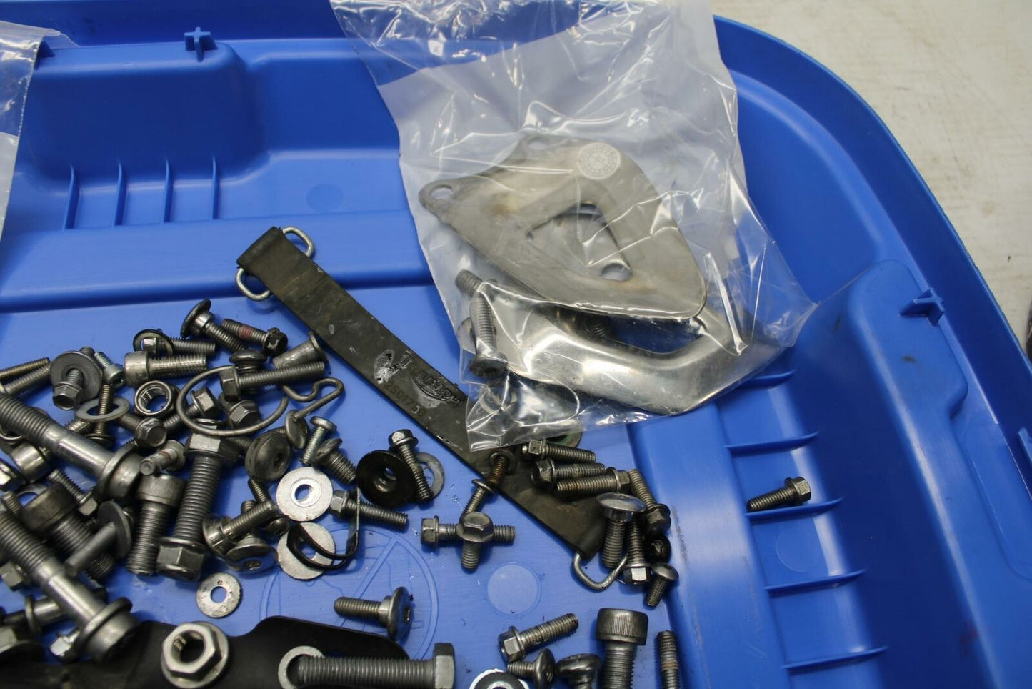 08-11 TRIUMPH SPEED TRIPLE HARDWARE SCREWS BB366