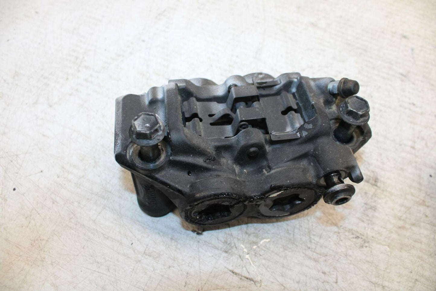 15 YAMAHA FZ09 RIGHT LEFT FRONT BRAKE CALIPER SET PAIR CALIPERS BB367