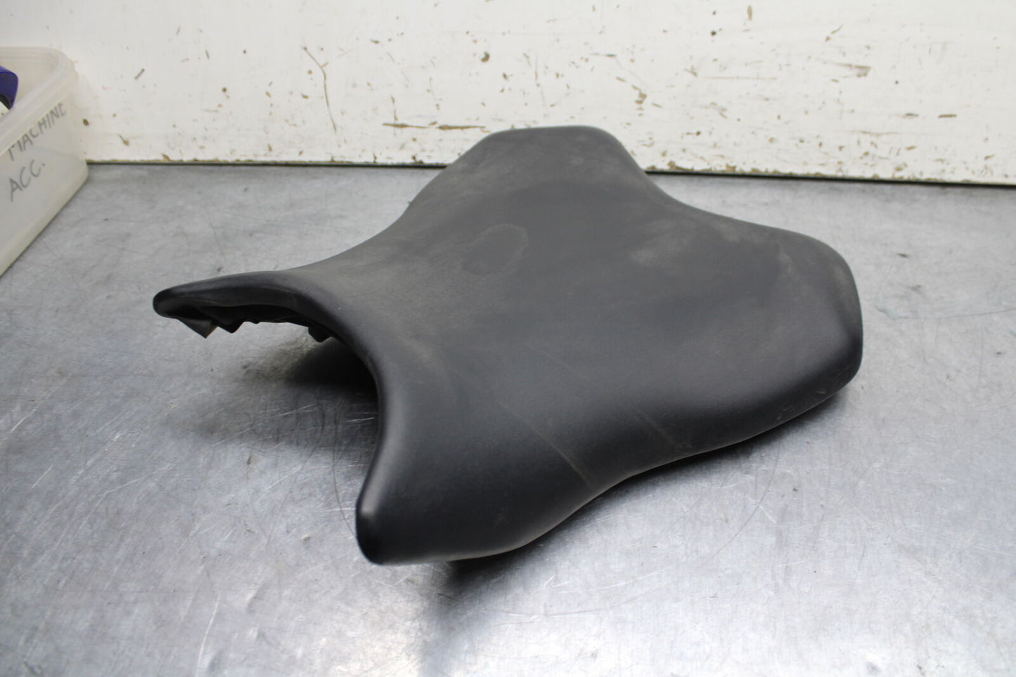 06-07 YAMAHA YZF R6 FRONT DRIVERS SEAT PAD SADDLE PILLION BB742