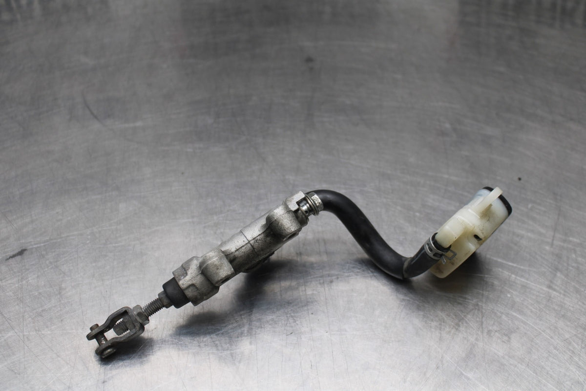 06-07 SUZUKI GSXR750 REAR BACK BRAKE MASTER CYLINDER W RESERVOIR BB811