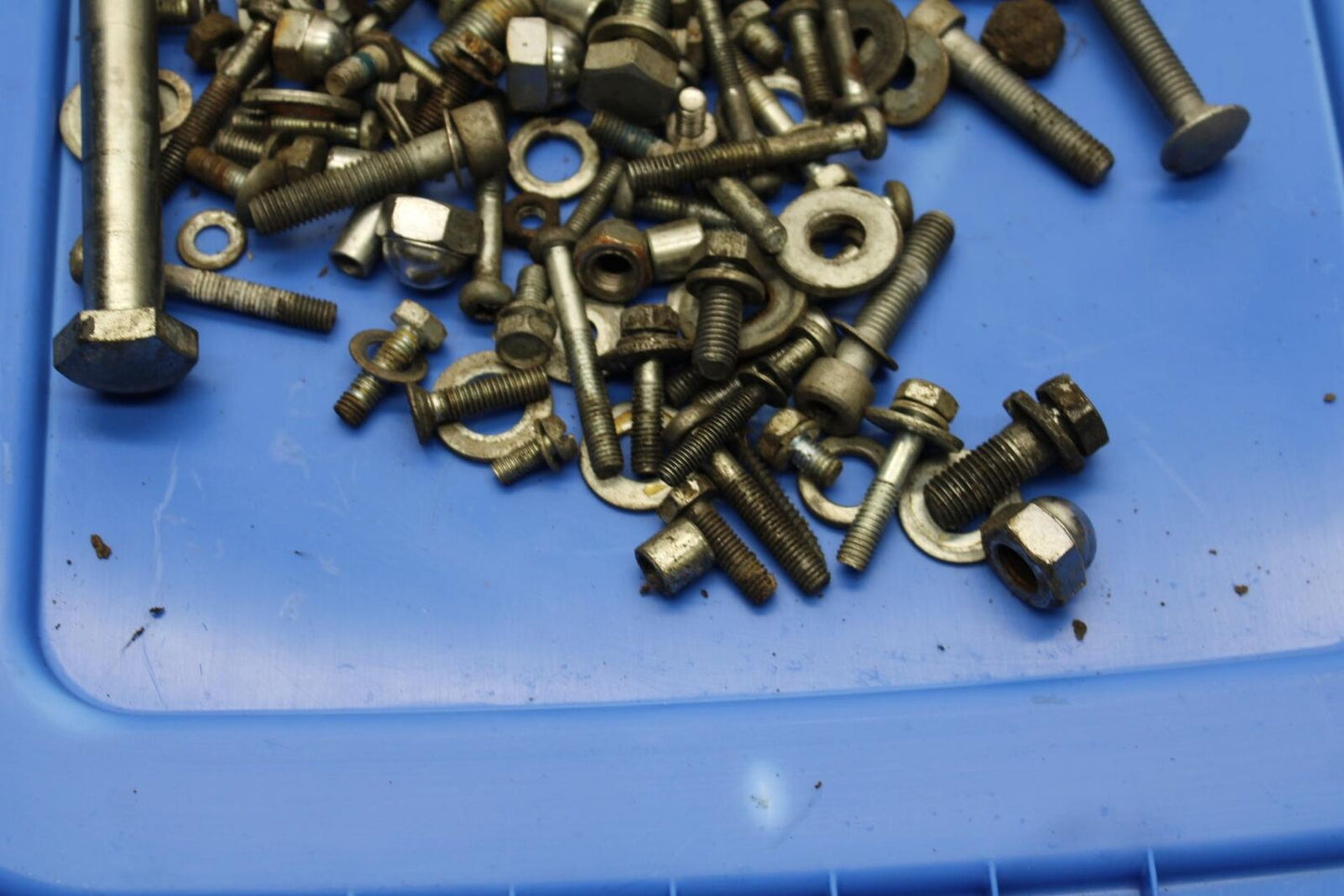 75 SUZUKI GT 550 MISC.MOUNTING BOLTS HARDWARE MOTOR SCREWS BB67