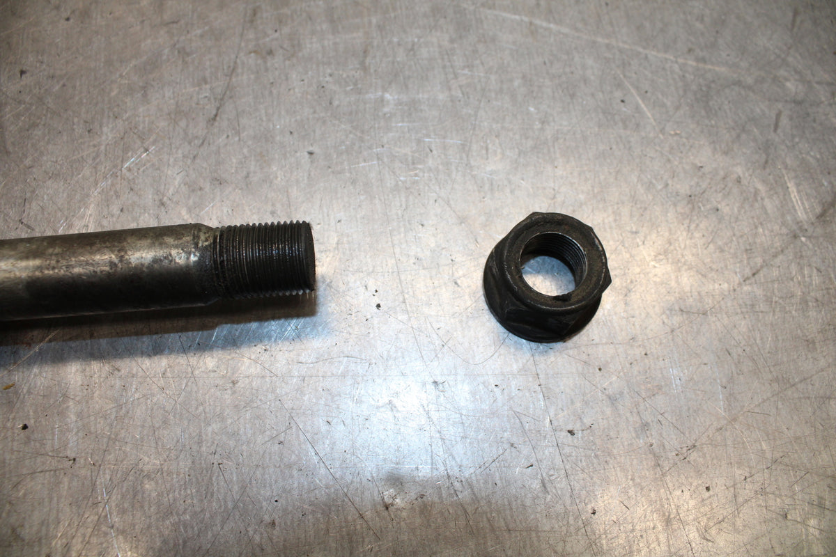1998 Honda Valkyrie 1500 GL1500C REAR AXLE BACK WHEEL RIM PIVOT BOLT AXEL BB116