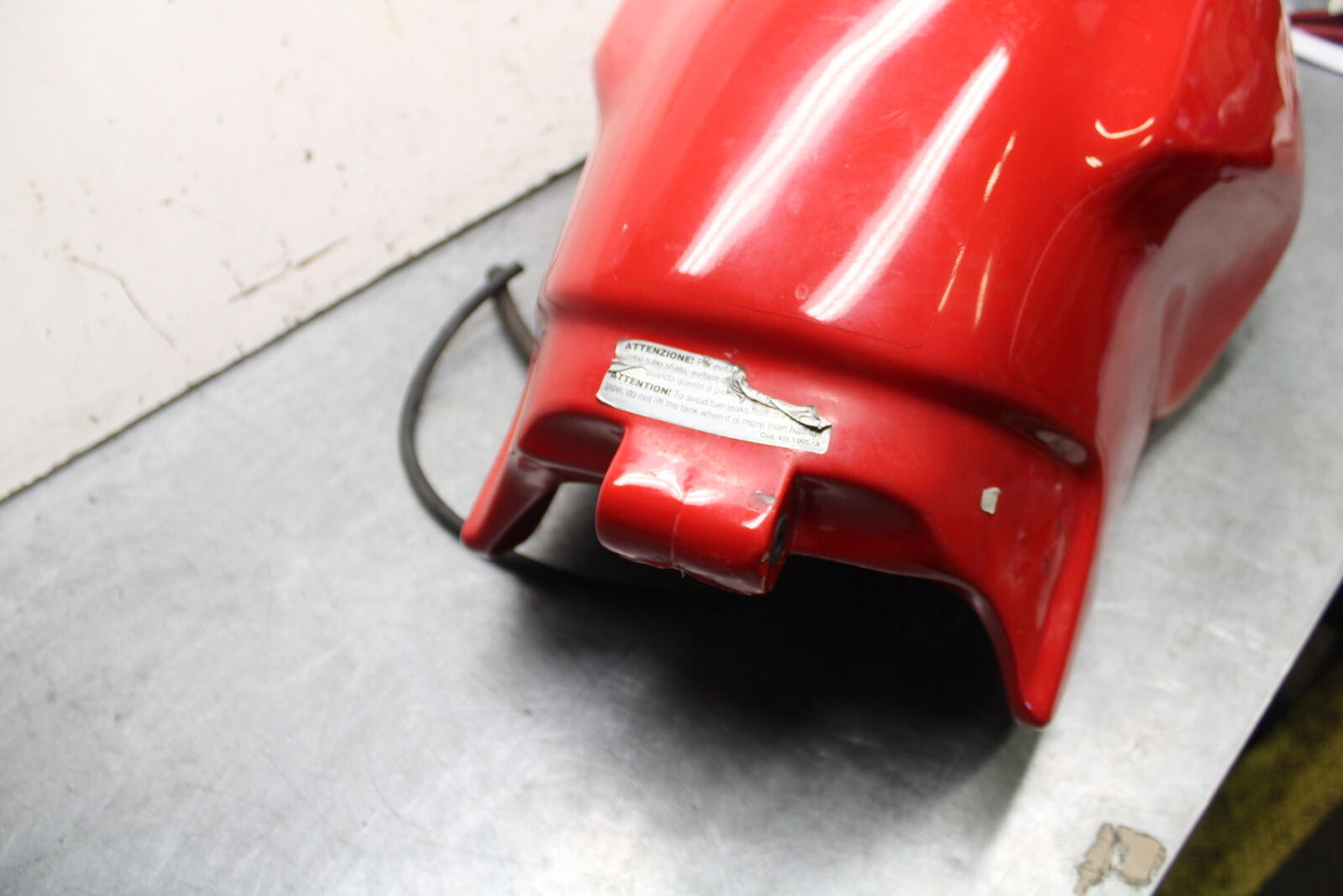 06-07 DUCATI MONSTER 695 GAS TANK FUEL CELL PETROL RESERVOIR BB674