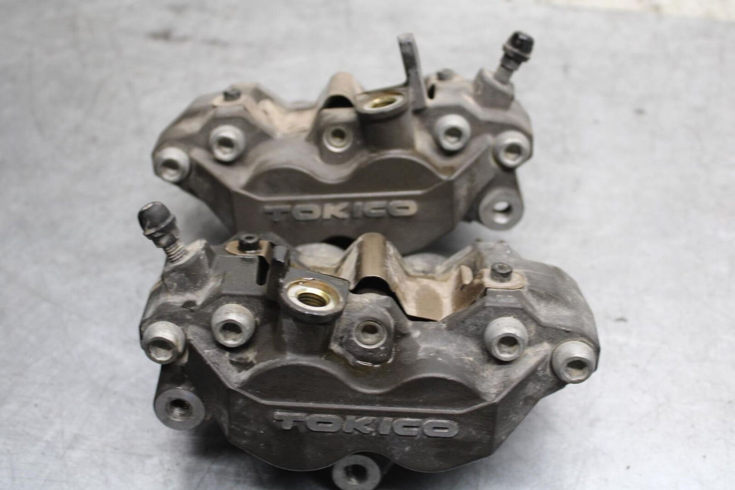 2001 Suzuki GSXR600 RIGHT LEFT FRONT BRAKE CALIPER SET PAIR CALIPERS BB59