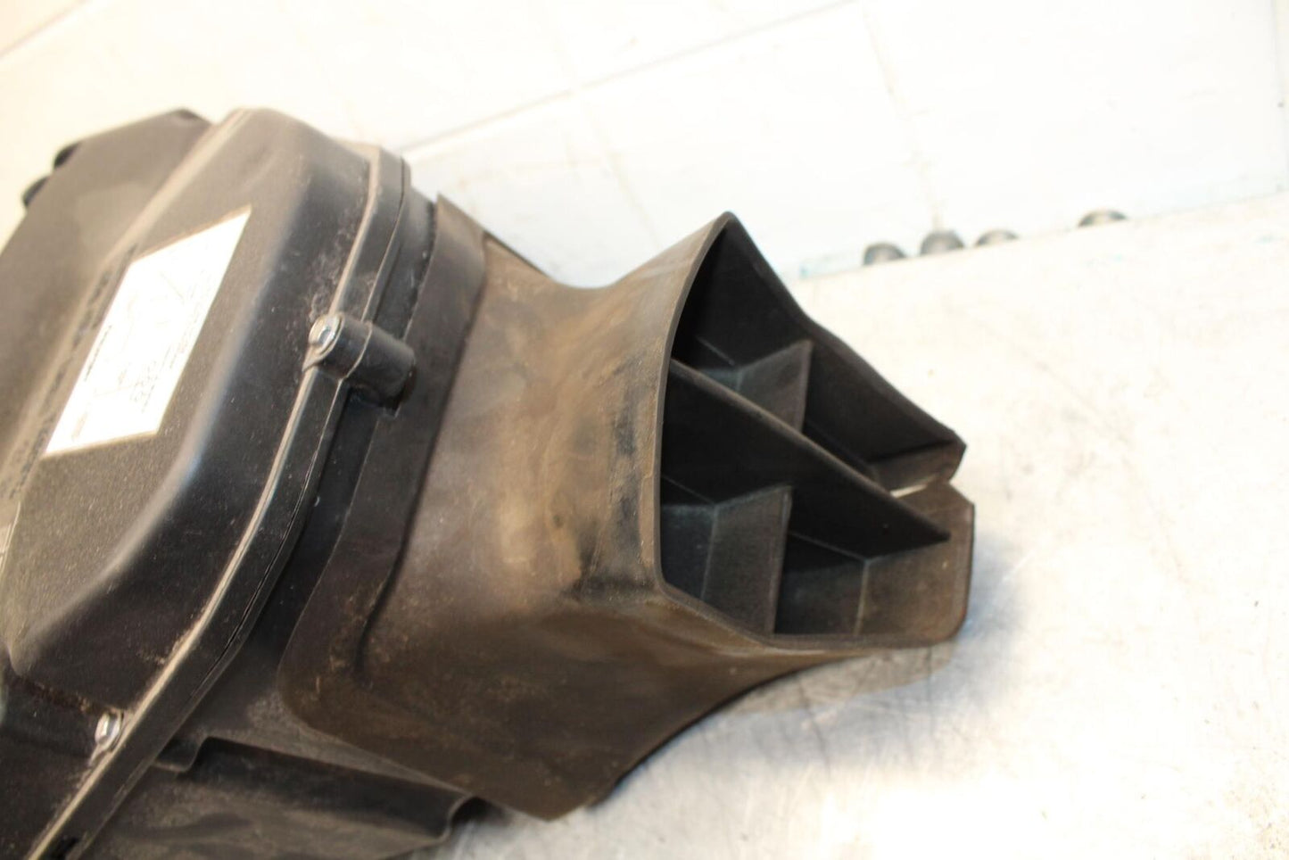 14-15 TRIUMPH STREET TRIPLE R AIRBOX AIR INTAKE FILTER BOX BB441