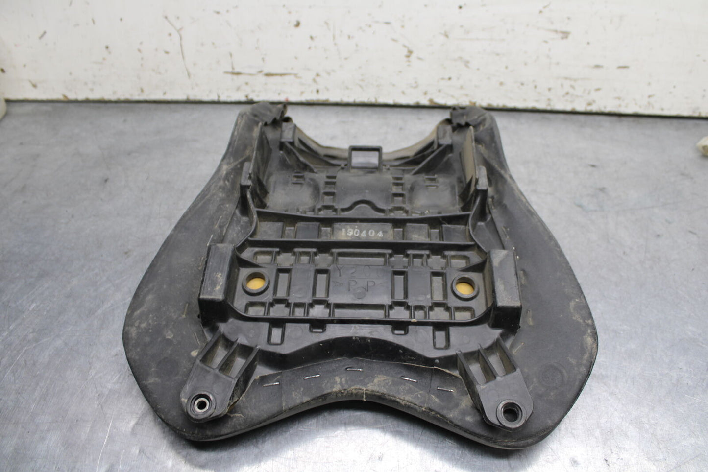 06-07 YAMAHA YZF R6 FRONT DRIVERS SEAT PAD SADDLE PILLION BB742