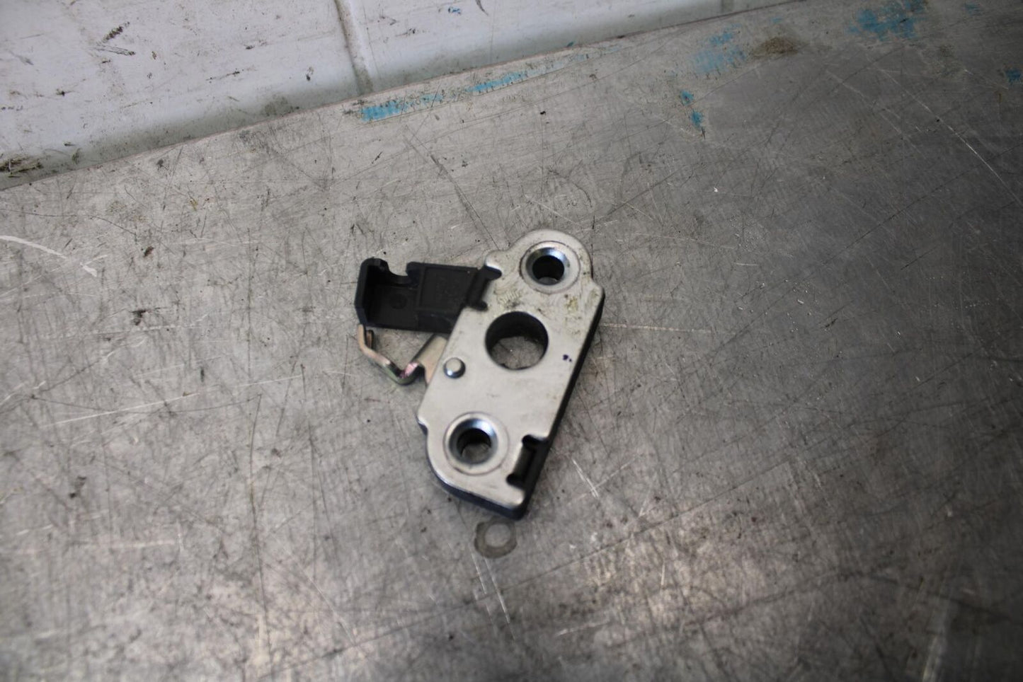 22-23 HUSQVARNA SVARTPILEN 401 REAR PASSENGER SEAT LATCH LOCK ASSEMBLY BB541
