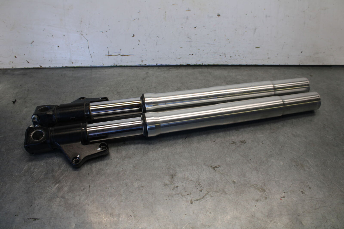 06-07 DUCATI MONSTER 695 FRONT FORKS SHOCK SUSPENSION SET PAIR BB674