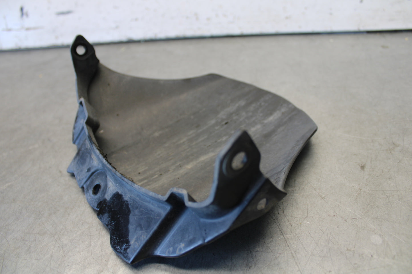 05-06 SUZUKI GSXR1000 REAR BACK WHEEL TIRE HUGGER FENDER 63114-41G00-291 BB663