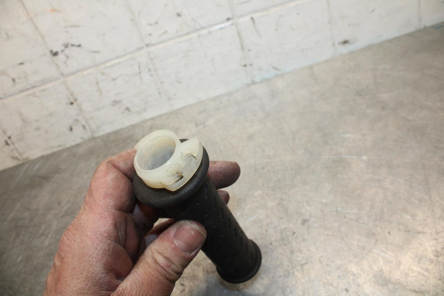 2009 Aprilia Shiver 750 SL750 RIGHT THROTTLE GRIP BB506