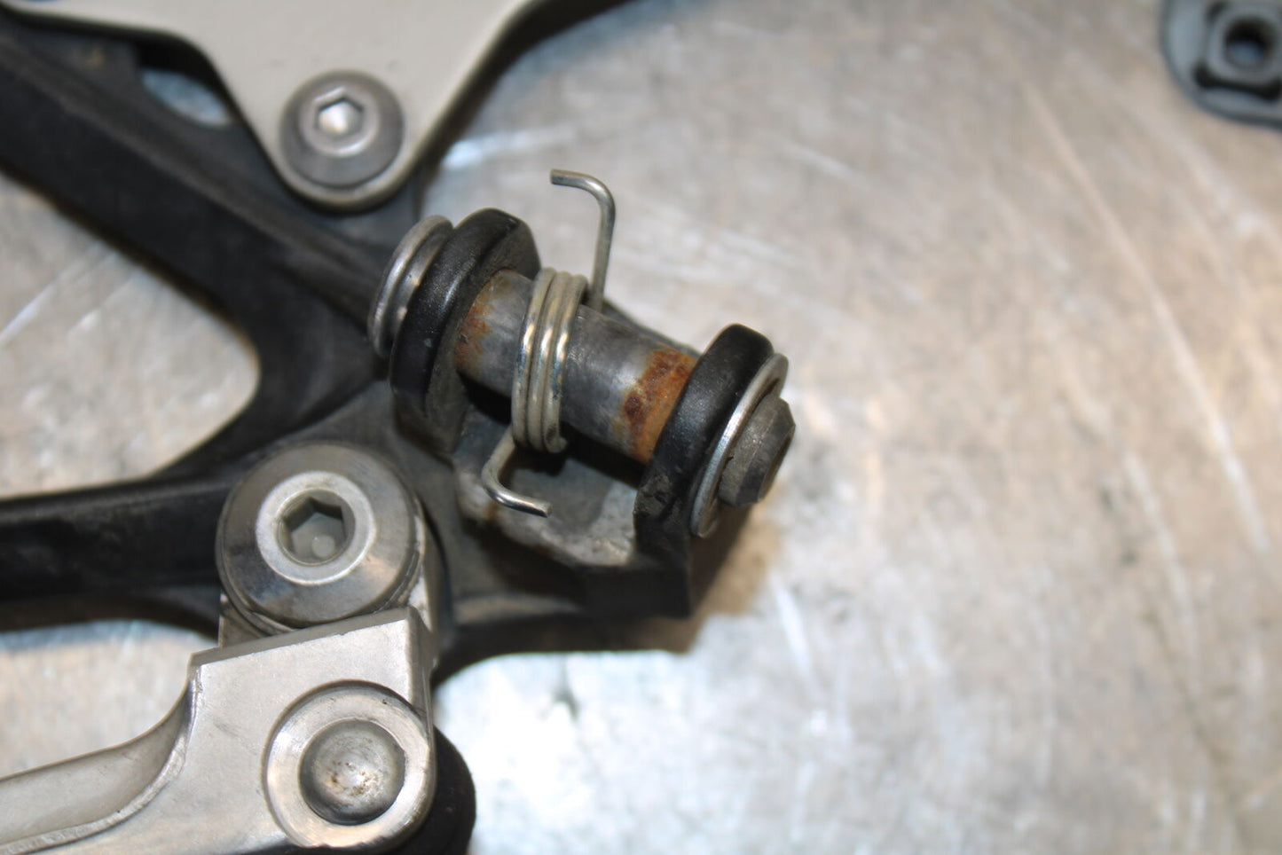 19-23 KAWASAKI NINJA ZX6R LEFT REARSET REAR SET FOOT PEG W SHIFTER BB701