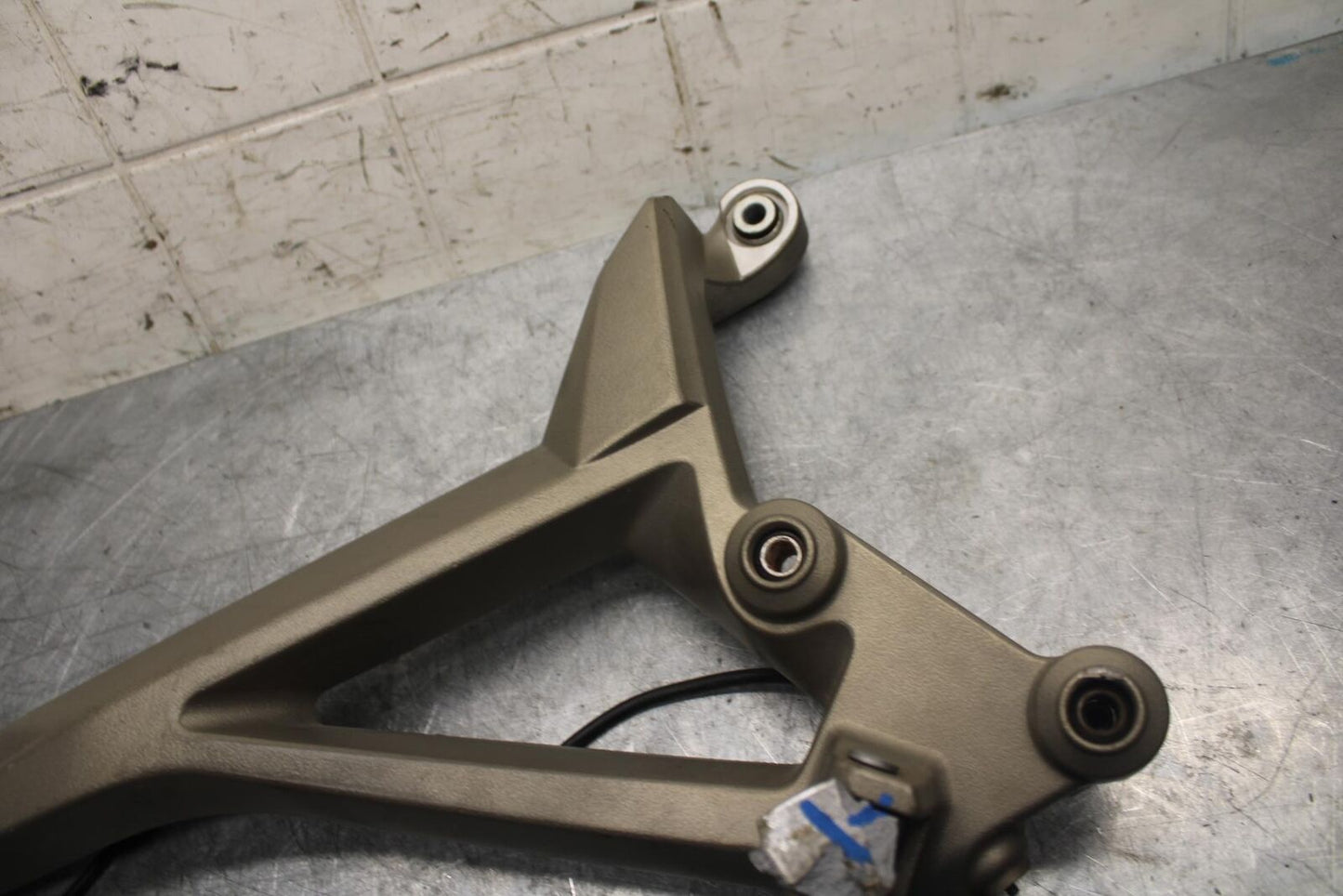 2009 Aprilia Shiver 750 SL750 RIGHT REARSET DRIVER FOOT PEG BRACKET BB506