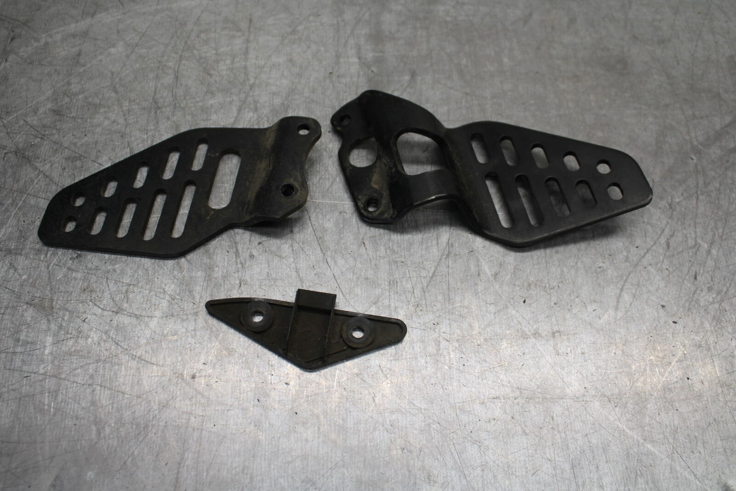 08-16 YAMAHA YZF R6 RIGHT & LEFT REARSET REAR SET HEEL GUARD COVER BB436