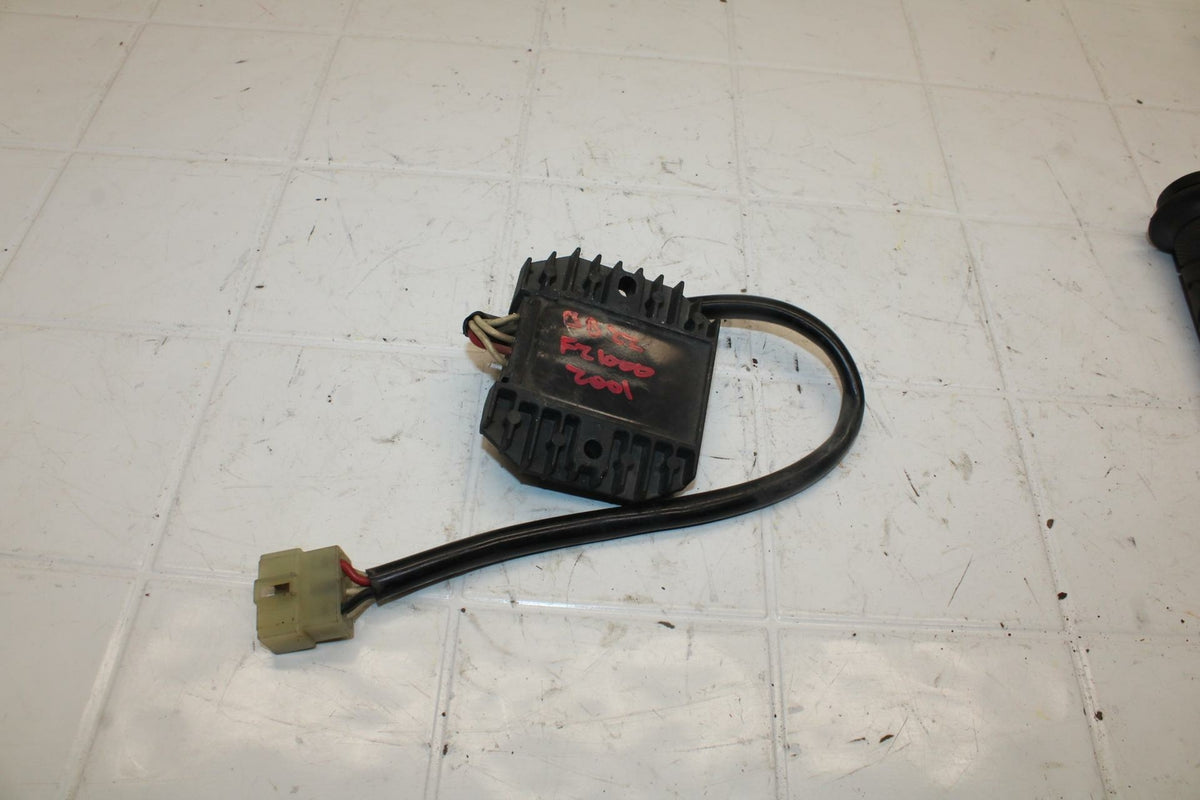 01-05 YAMAHA FZS1000 RECTIFIER VOLTAGE REGULATOR BB10
