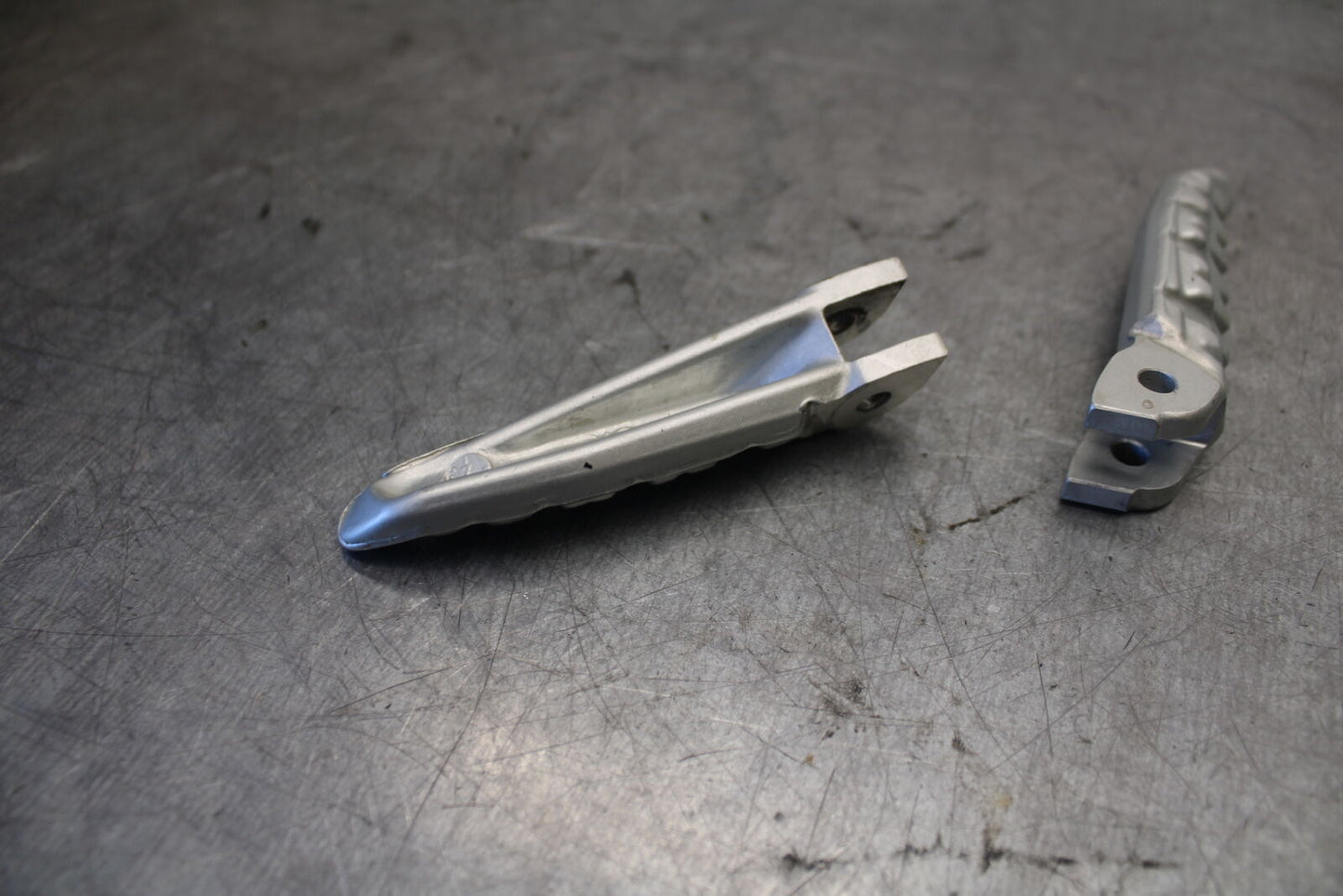 07-08 DUCATI 1098 FRONT FOOT RESTS PEGS STEPS SET PAIR BB699