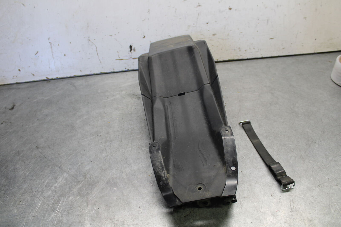 21-24 YAMAHA MT-07 REAR BACK TAIL UNDERTAIL BATTERY TRAY PLASTIC BB662