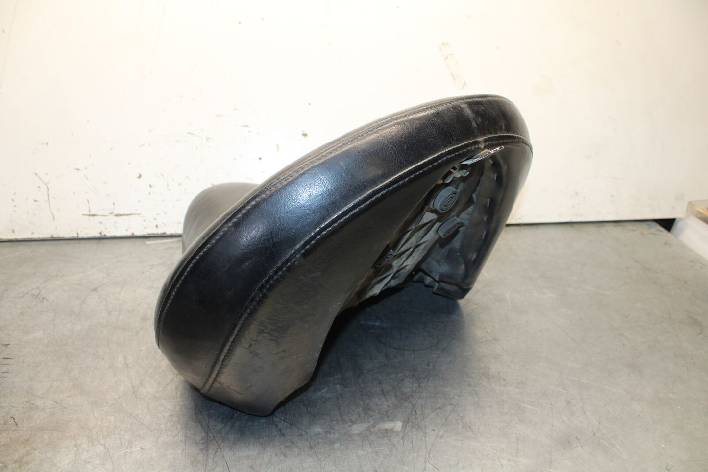 99-00 YAMAHA V STAR 1100 FRONT DRIVERS SEAT BB711