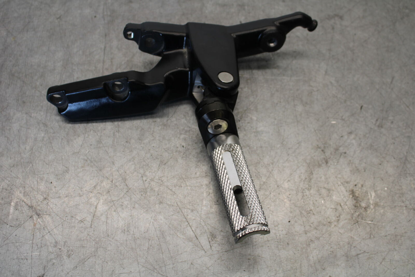 19-21 TRIUMPH SPEED TWIN 1200 RIGHT REARSET REAR SET DRIVER FOOT PEG BB653