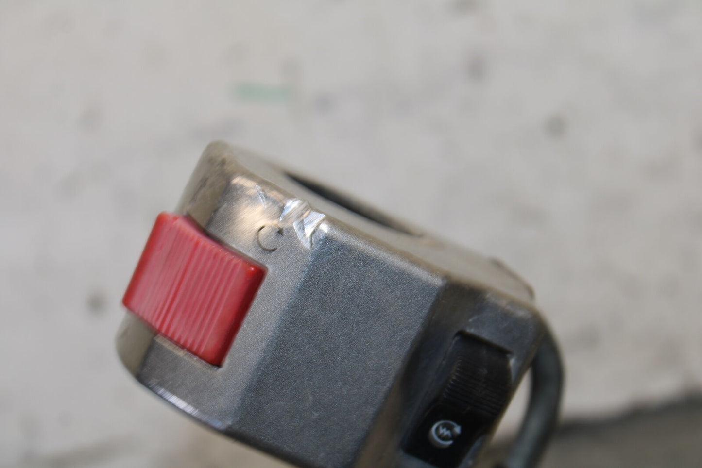 87-03 SUZUKI INTRUDER 1400 VS1400GLP RIGHT HANDLE KILL OFF START SWITCH BB702