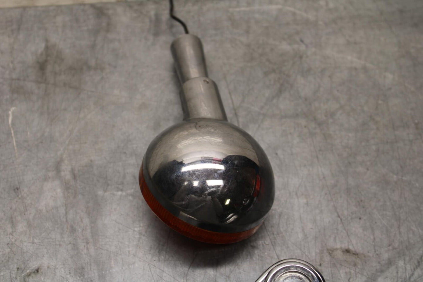 1977 Yamaha XS750 LEFT FRONT TURN SIGNAL LIGHT INDICATOR BB554
