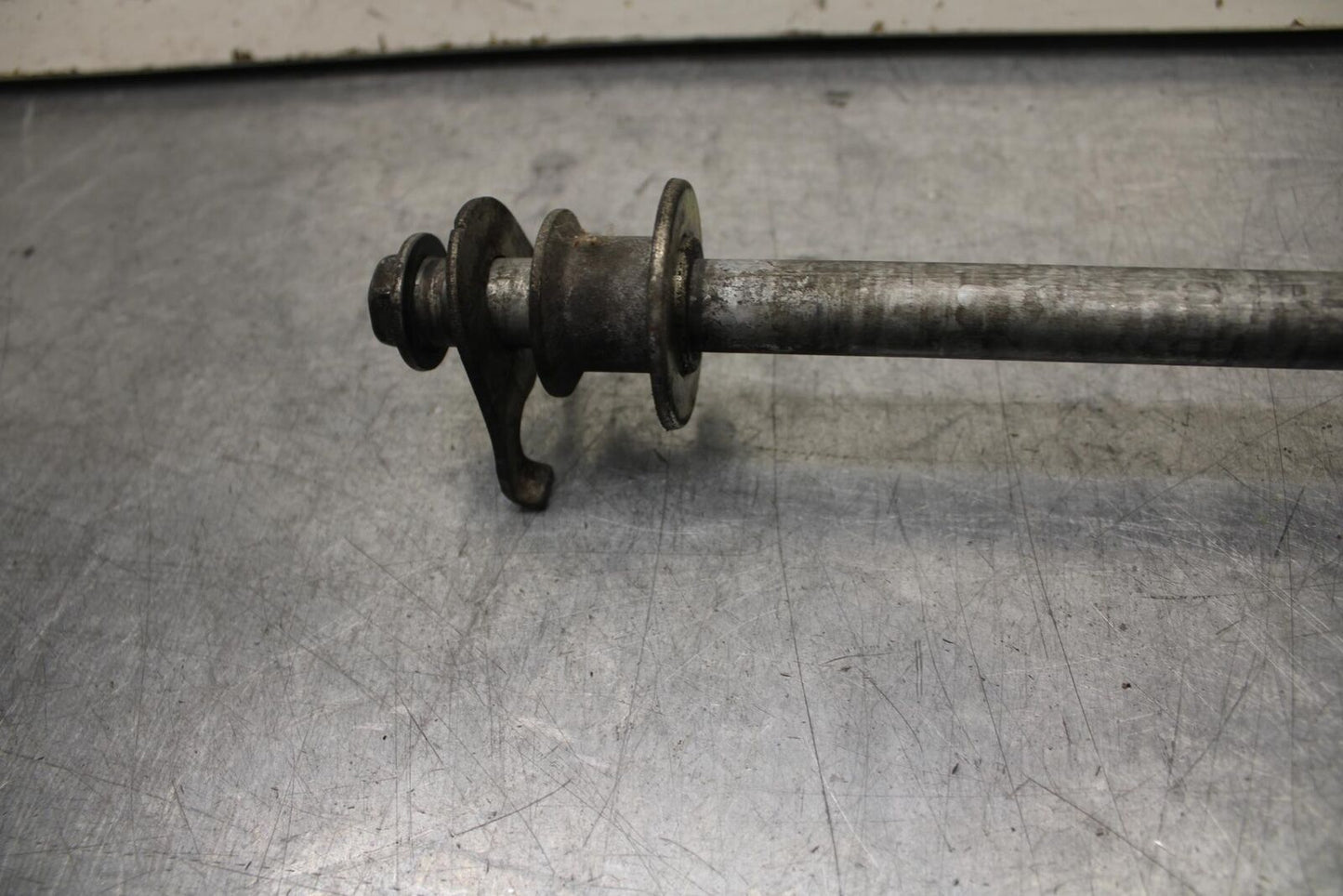 04-09 SUZUKI GS 500 FH GS500F REAR AXLE BACK WHEEL RIM PIVOT BOLT AXEL BB97