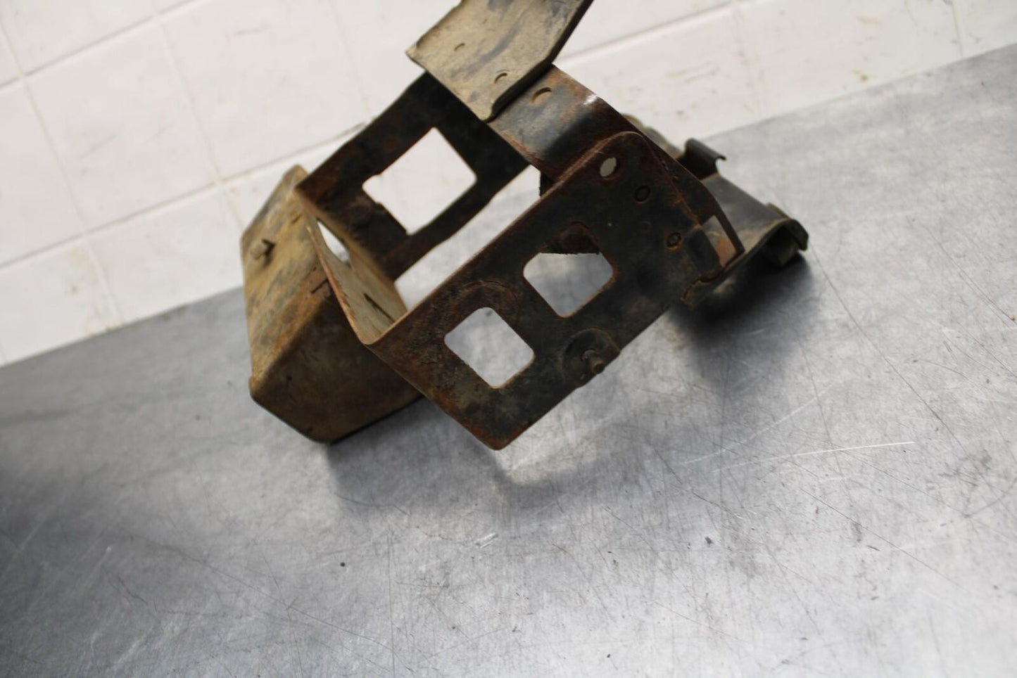 75 SUZUKI GT 550 TOOL BOX BATTERY BOX BB72