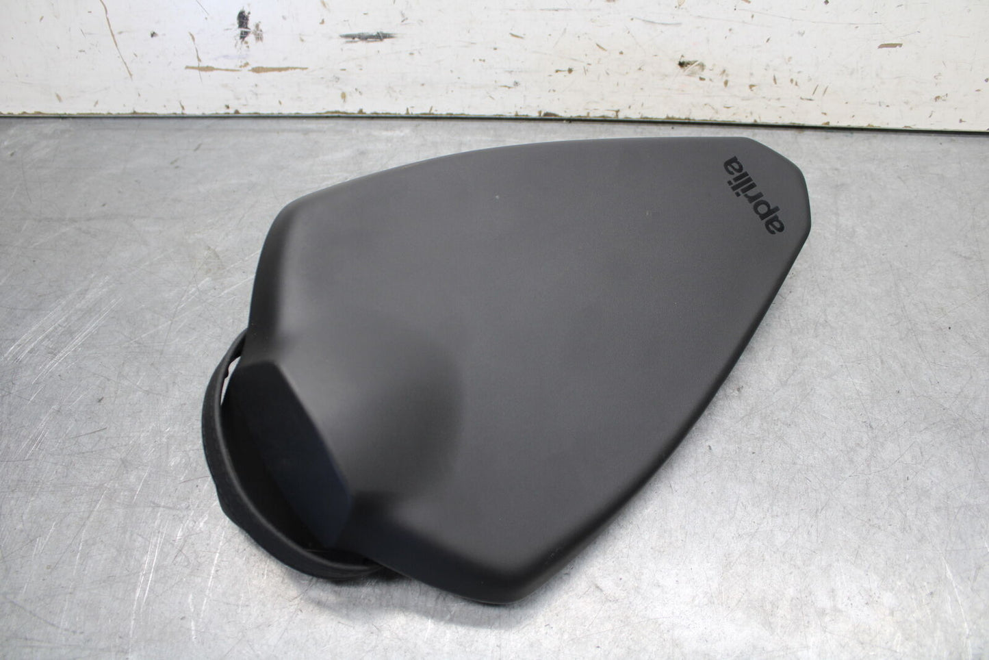 21-24 APRILIA RSV4 REAR PASSENGER SEAT PAD SADDLE PILLION OEM 2B0069 BB668