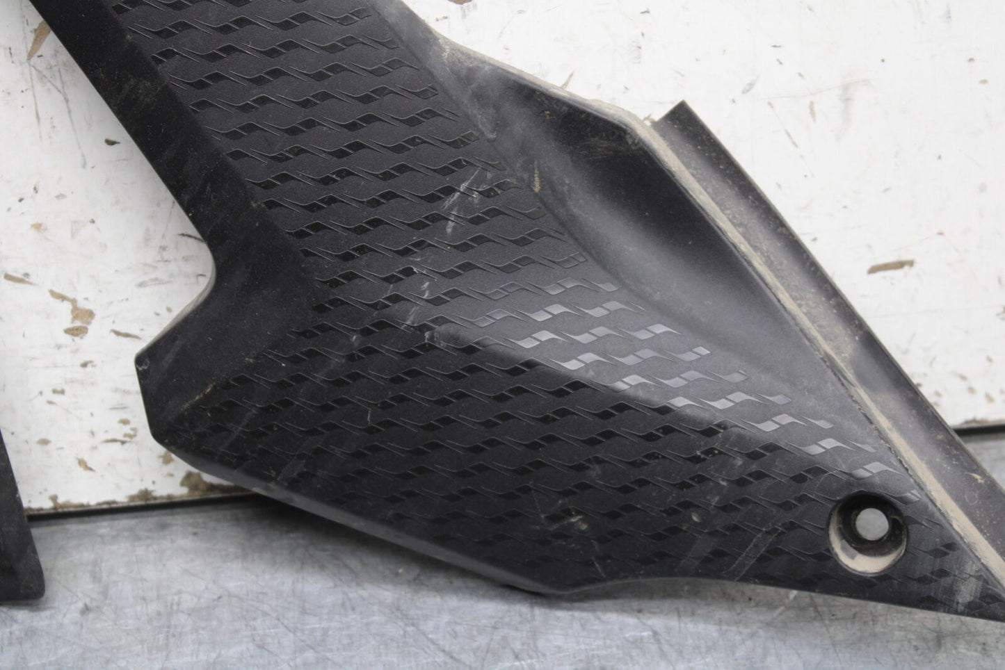 19-24 YAMAHA R3 LEFT FRONT SIDE SEAT SADDLE PANEL TRIM COWL FAIRING BB736