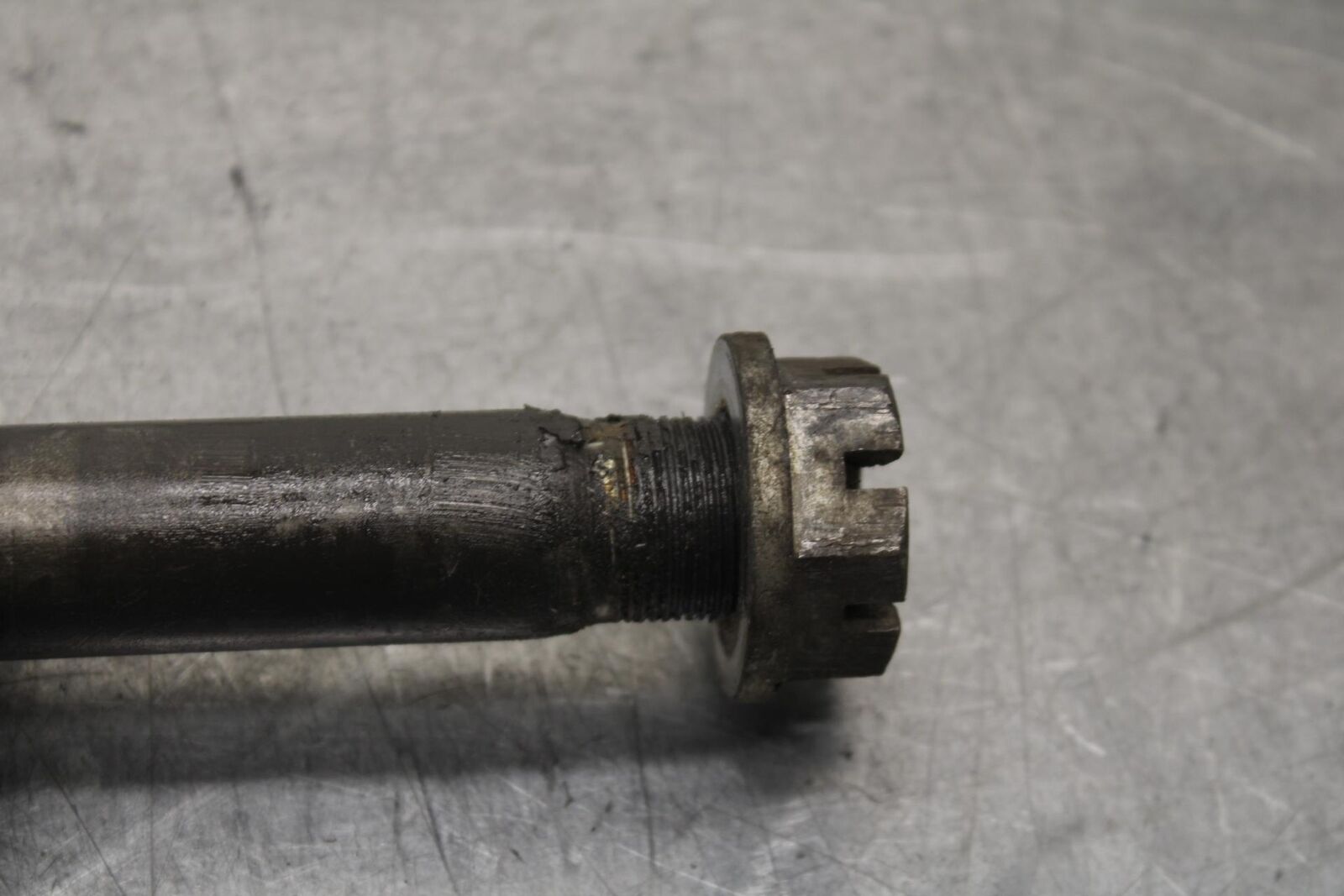 01-03 SUZUKI GSXR600 REAR AXLE BACK WHEEL RIM PIVOT BOLT AXEL BB633