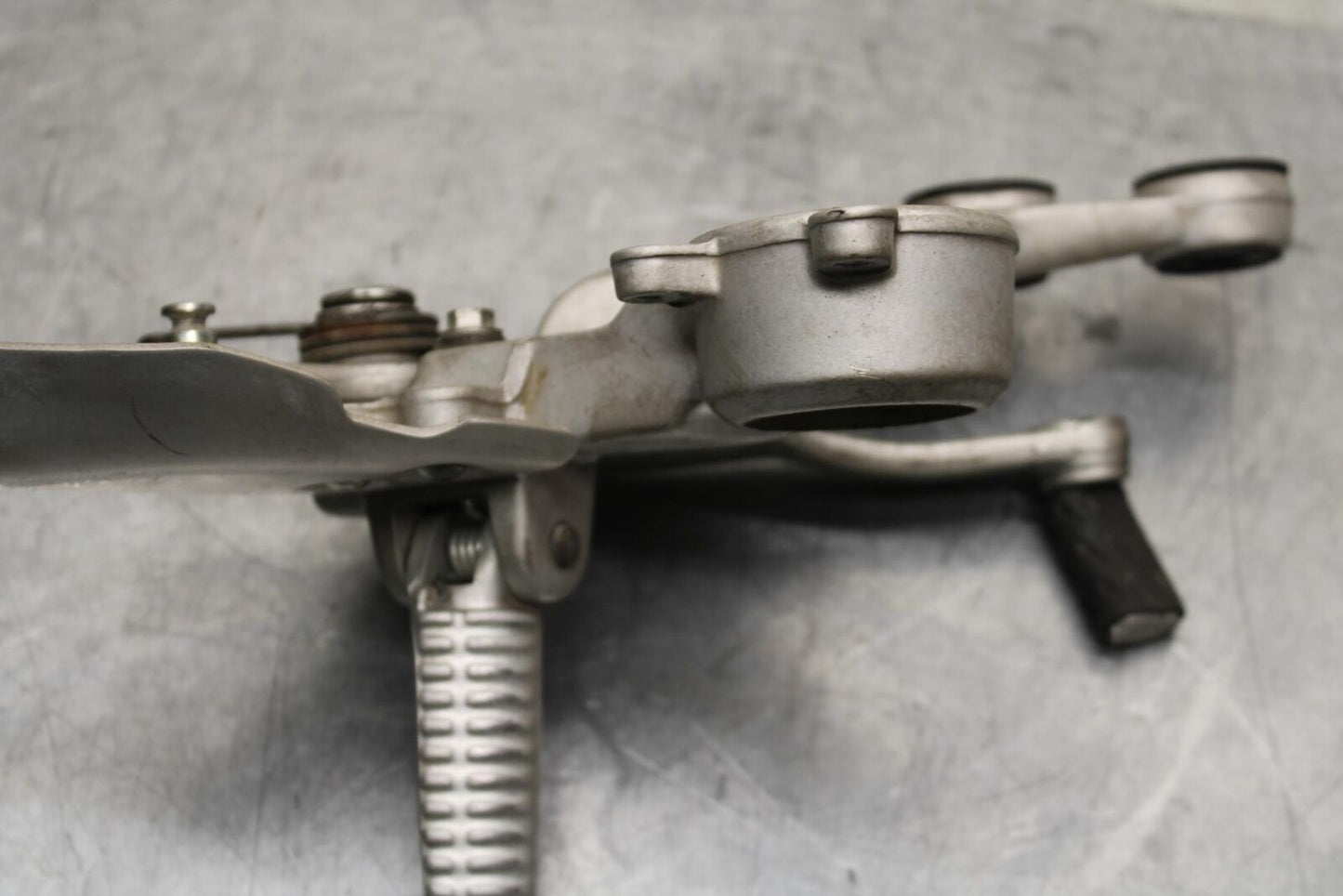 2005 Ducati Monster S2R RIGHT REARSET REAR SET DRIVER FOOT PEG REST STOP BB557