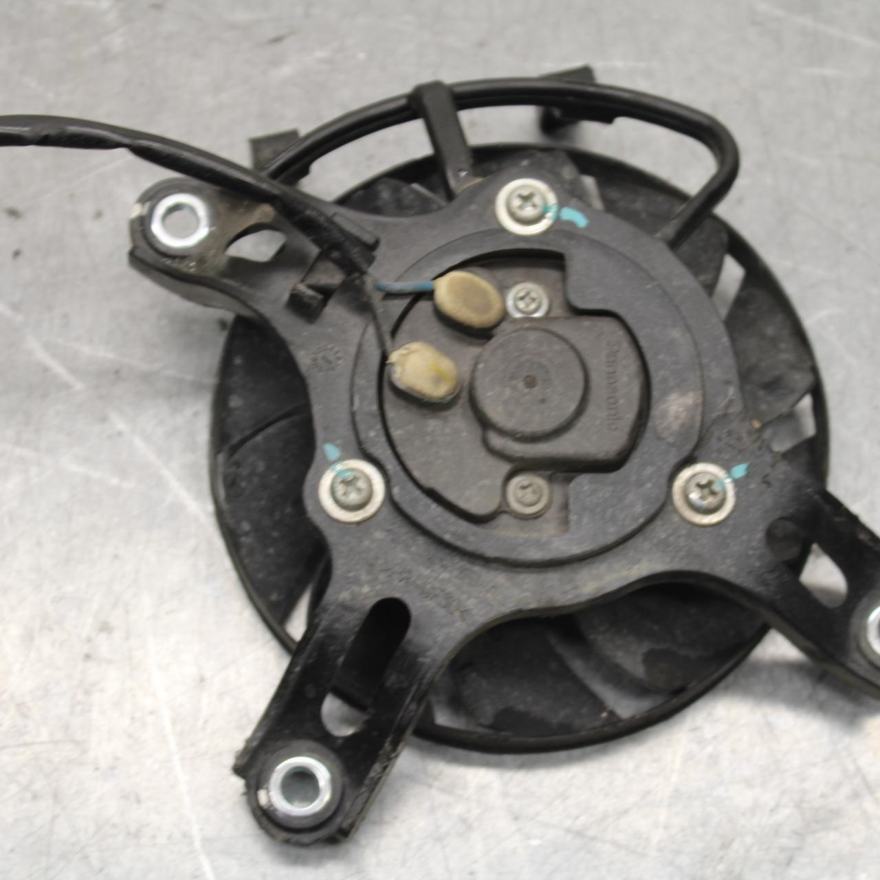 15-18 HONDA CB300FA ENGINE RADIATOR COOLING FAN BB646